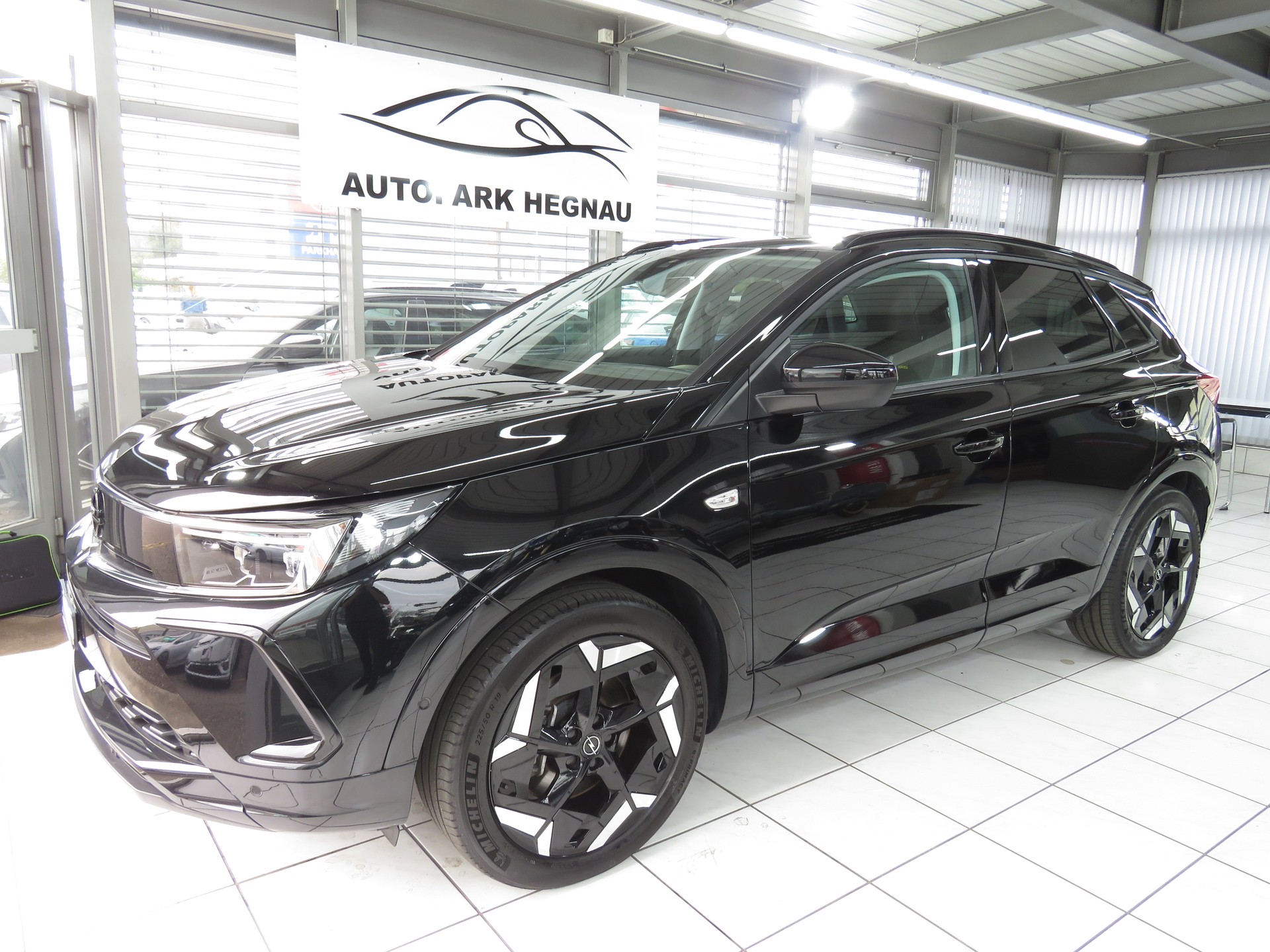 OPEL Grandland 1.6 Hybrid 4x4 GSe Automat (AHK 1'250 kg)-image-0