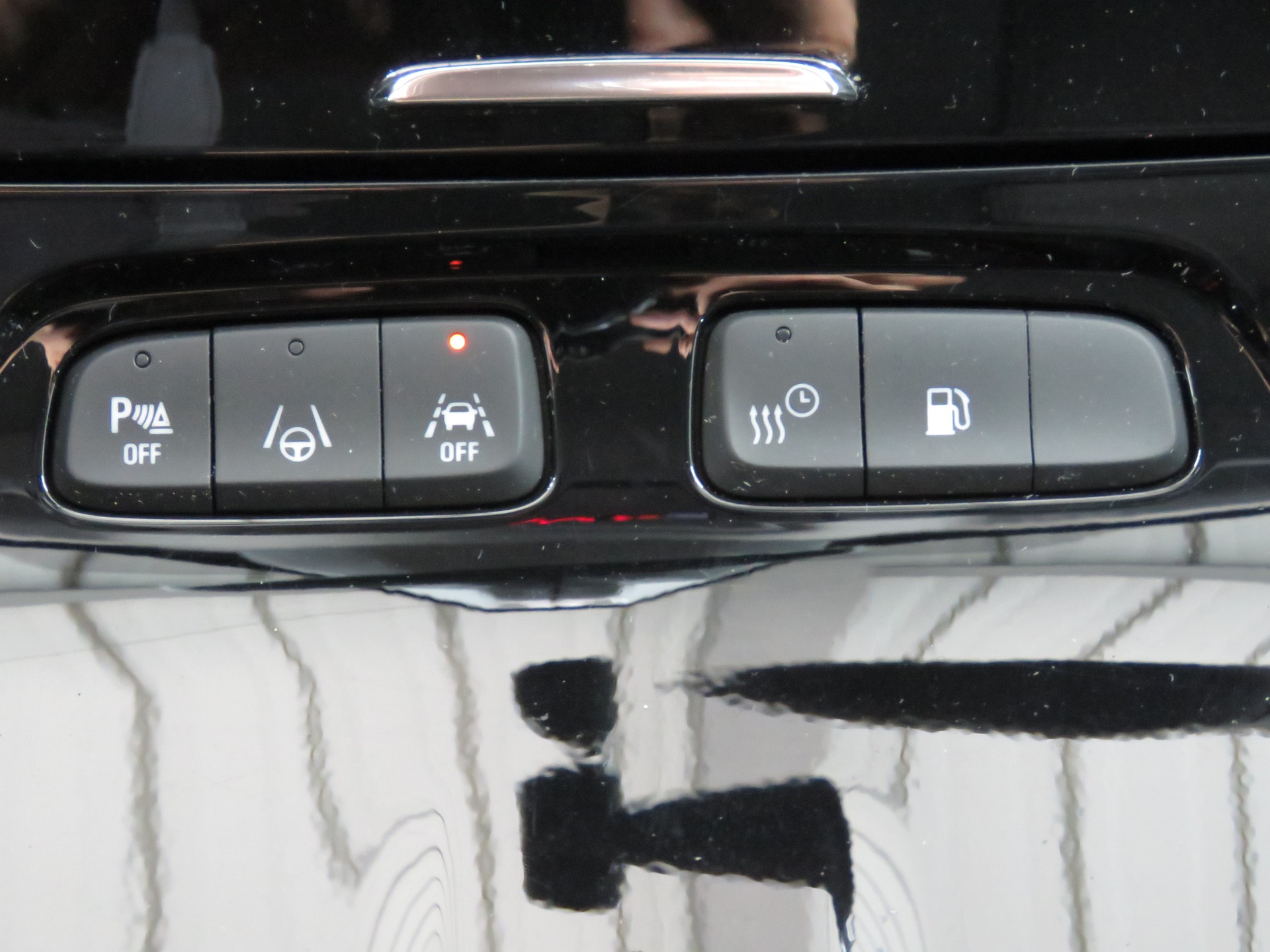 OPEL Grandland 1.6 Hybrid 4x4 GSe Automat (AHK 1'250 kg)-image-15