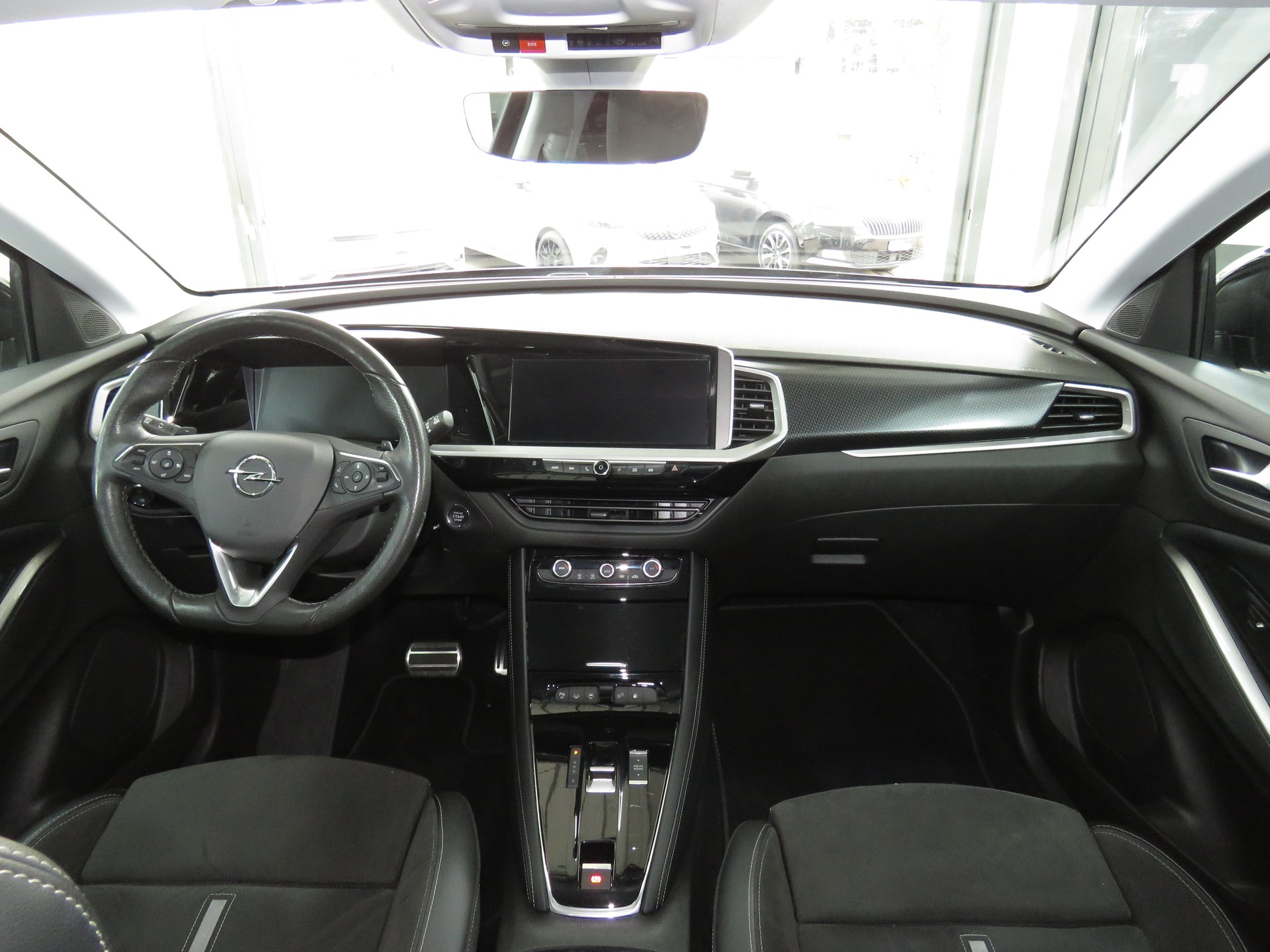 OPEL Grandland 1.6 Hybrid 4x4 GSe Automat (AHK 1'250 kg)-image-13
