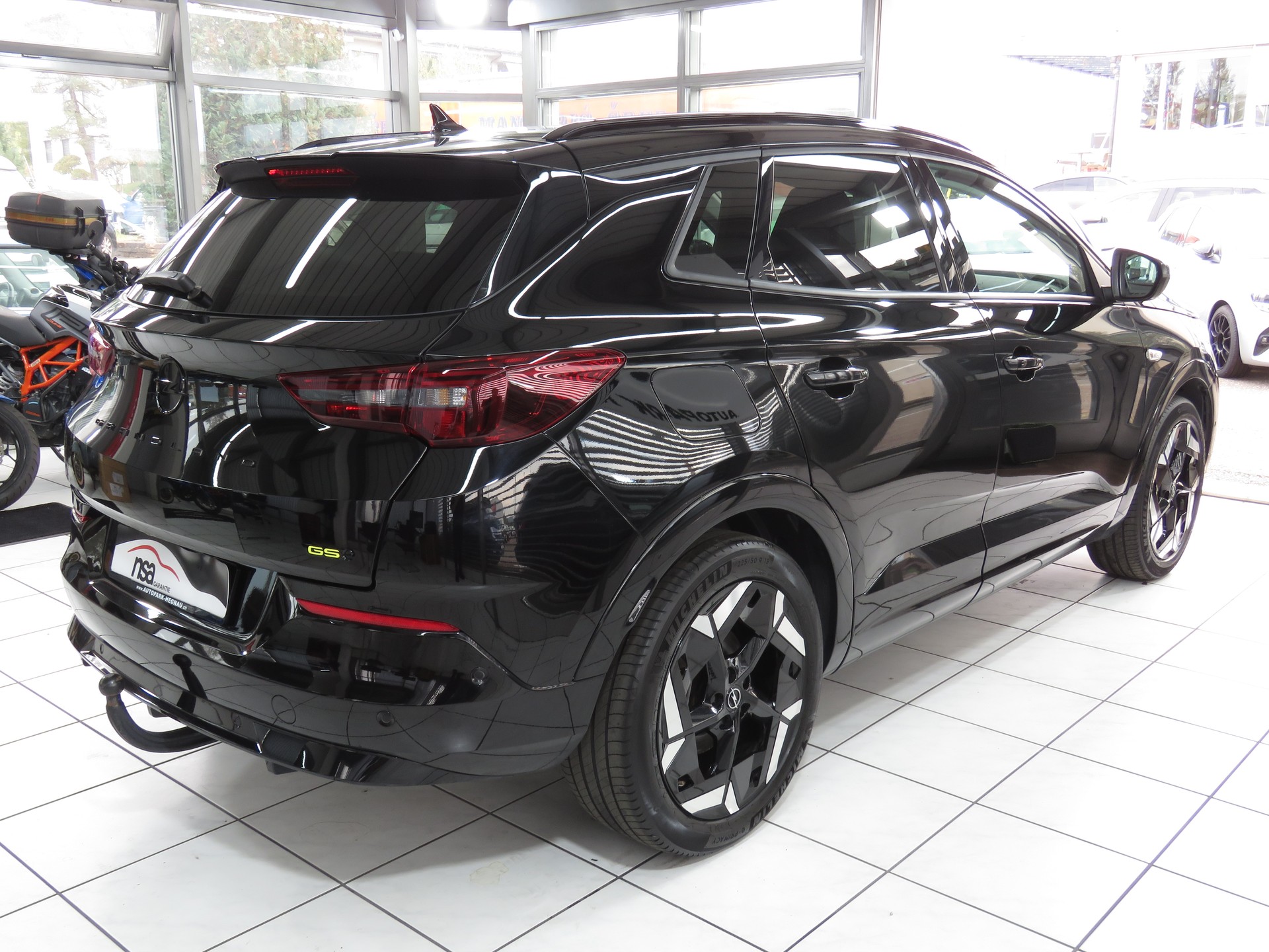 OPEL Grandland 1.6 Hybrid 4x4 GSe Automat (AHK 1'250 kg)-image-3