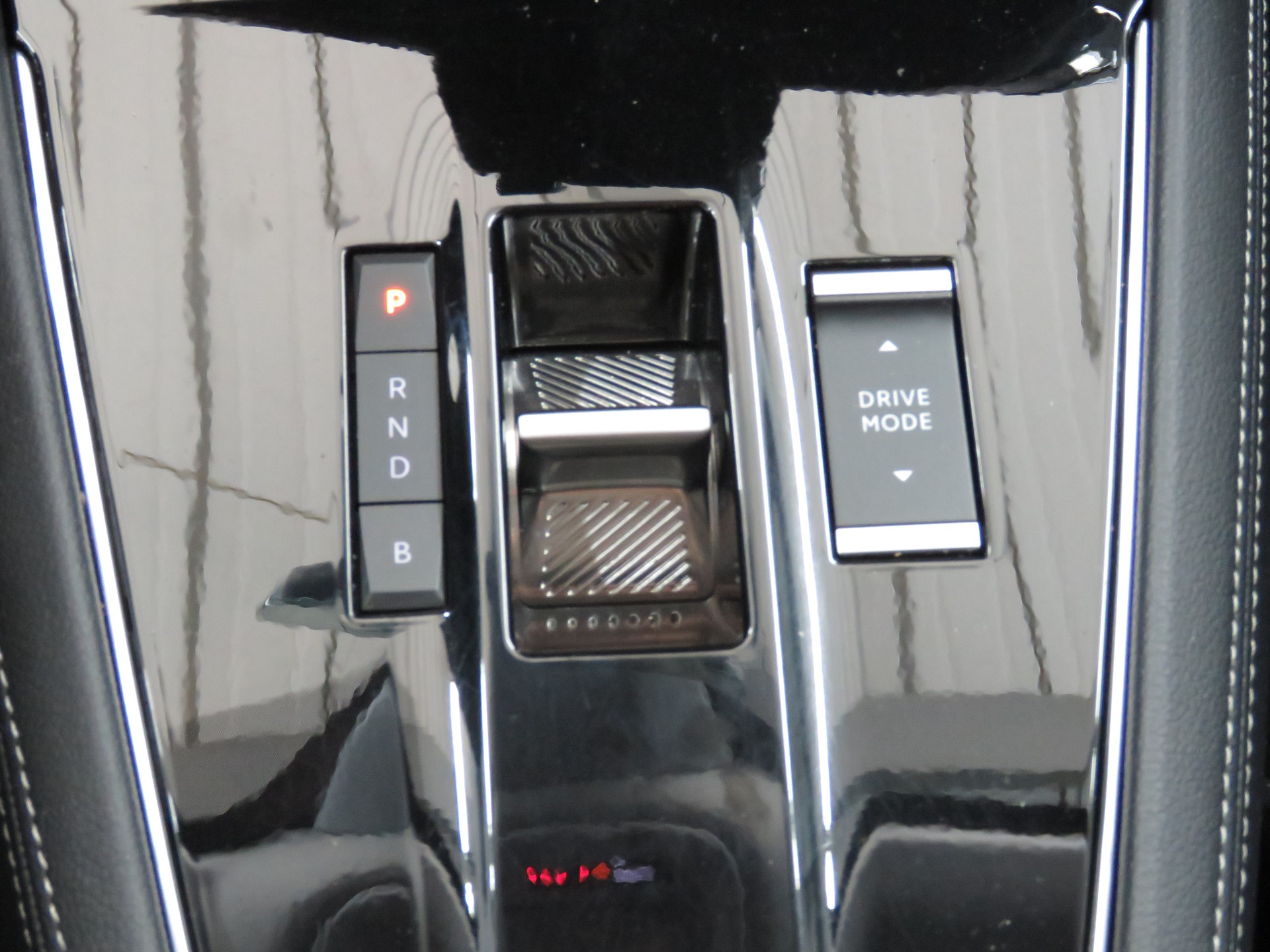 OPEL Grandland 1.6 Hybrid 4x4 GSe Automat (AHK 1'250 kg)-image-14