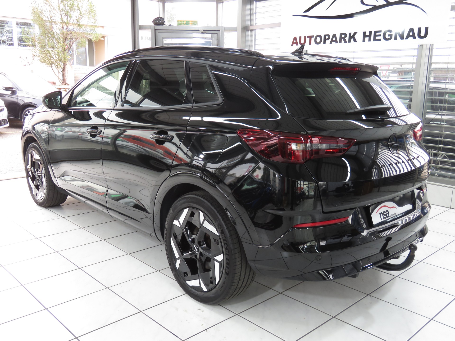 OPEL Grandland 1.6 Hybrid 4x4 GSe Automat (AHK 1'250 kg)-image-5