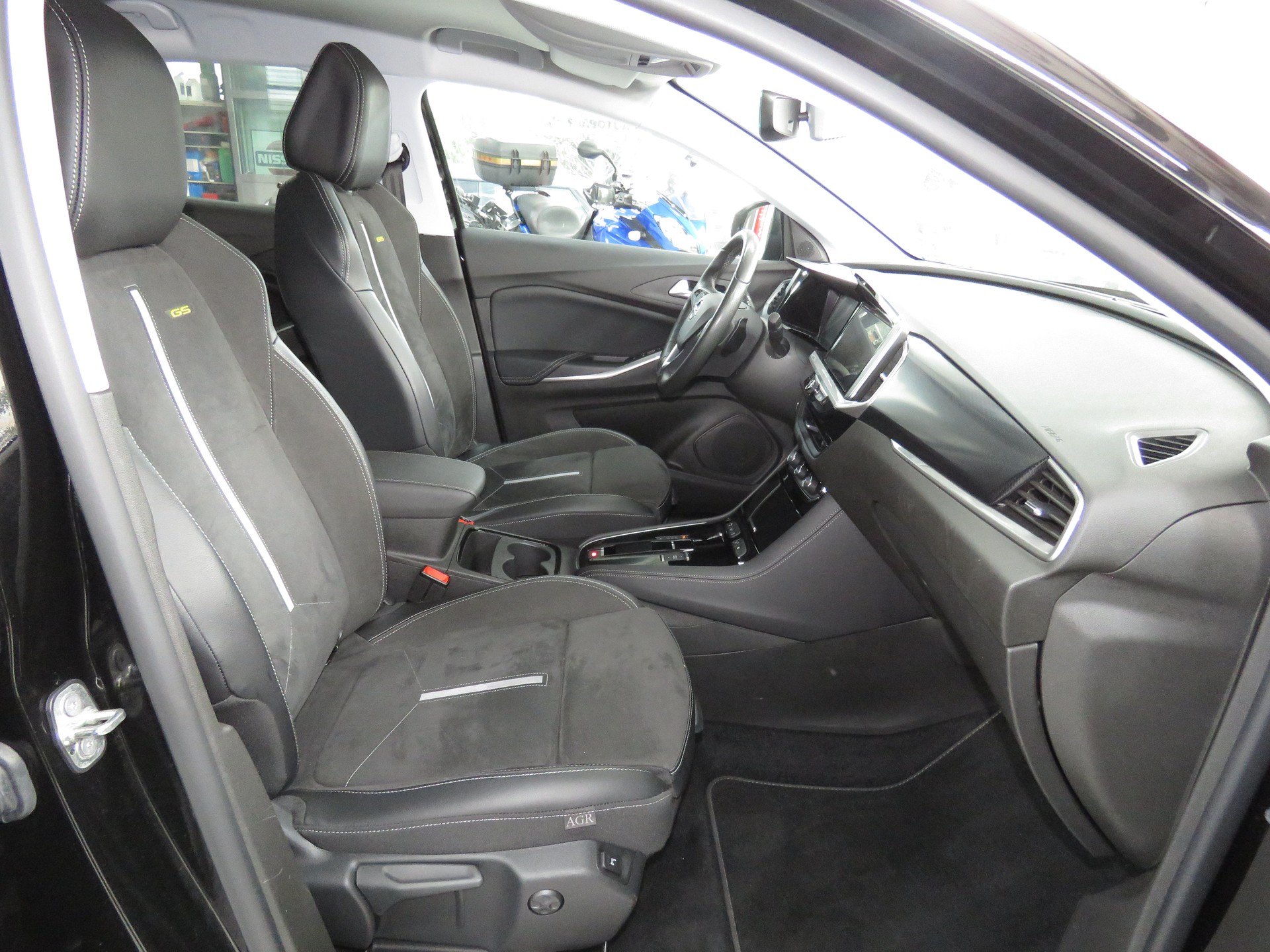 OPEL Grandland 1.6 Hybrid 4x4 GSe Automat (AHK 1'250 kg)-image-12