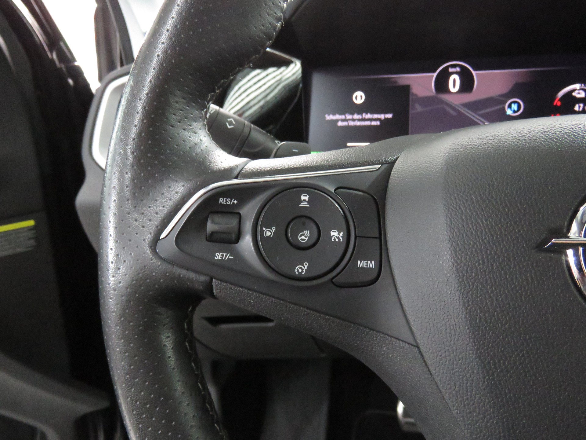 OPEL Grandland 1.6 Hybrid 4x4 GSe Automat (AHK 1'250 kg)-image-20