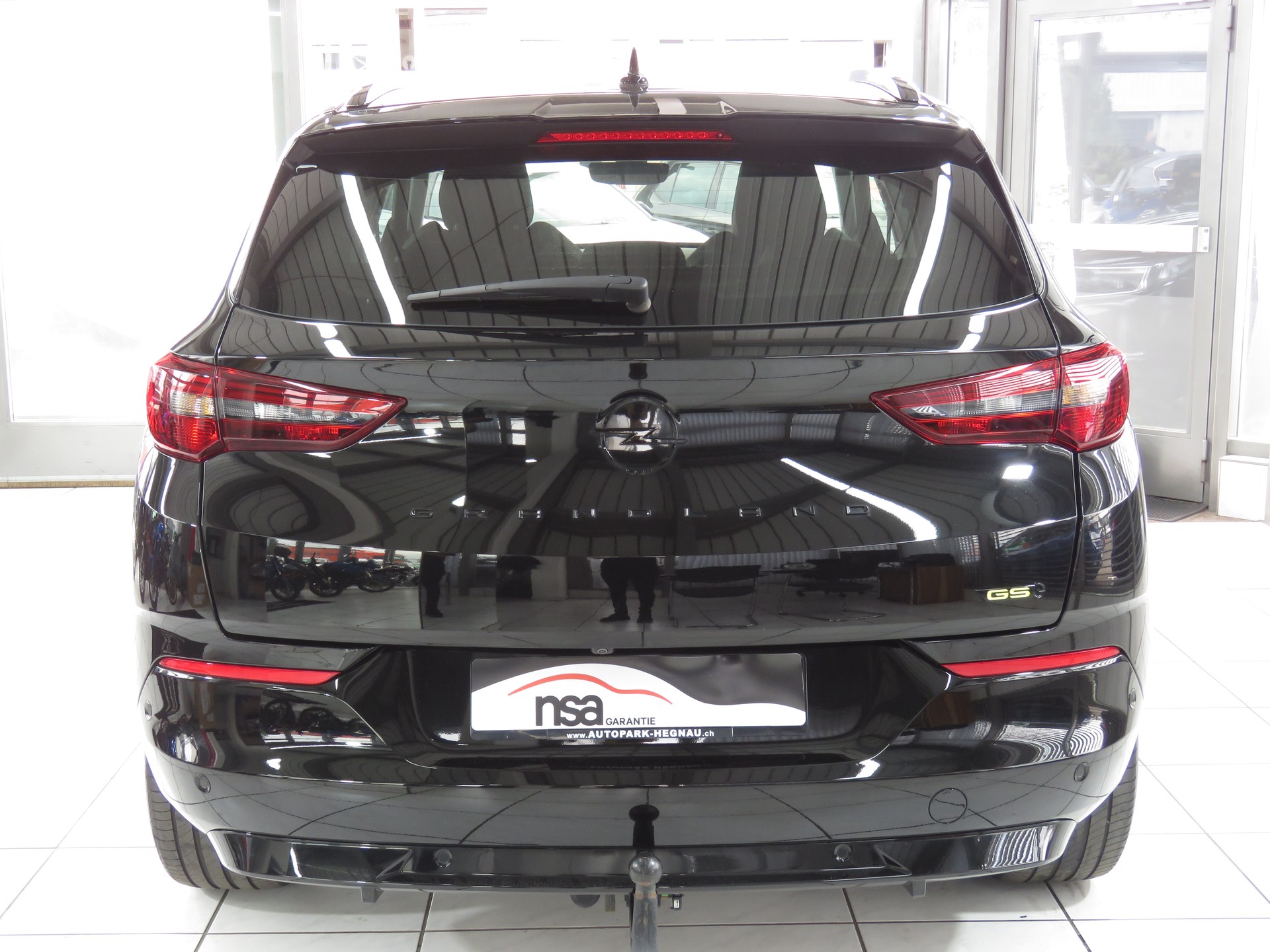 OPEL Grandland 1.6 Hybrid 4x4 GSe Automat (AHK 1'250 kg)-image-4