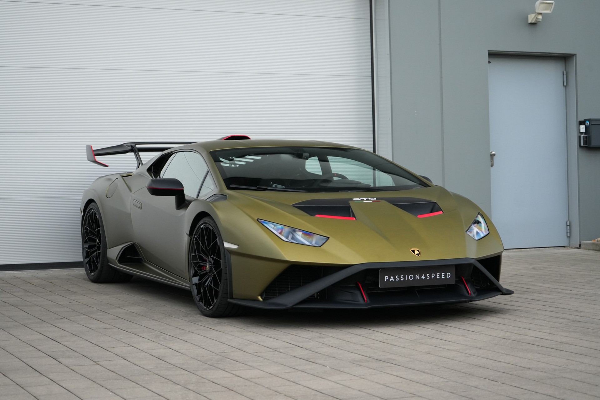 LAMBORGHINI Huracan STO Coupé DCT RWD-image-2