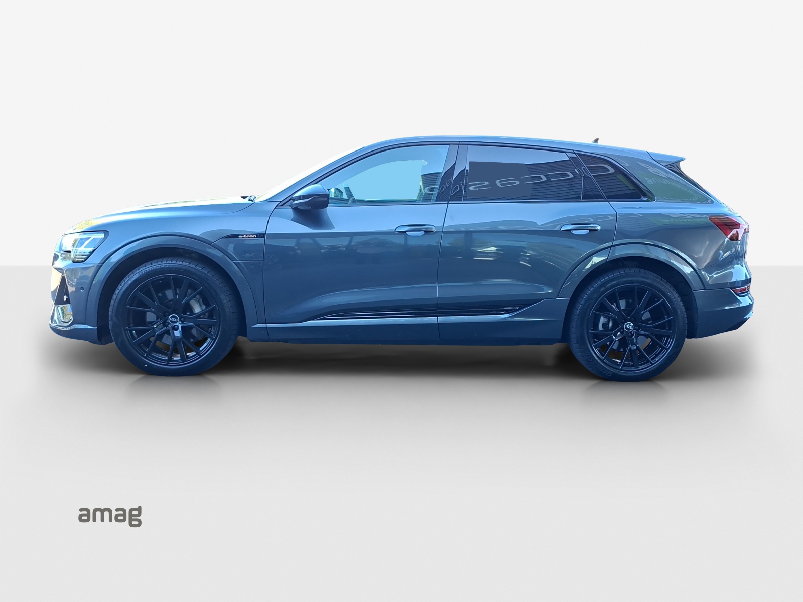 AUDI e-tron 55 S Line Black Edition quattro-image-1