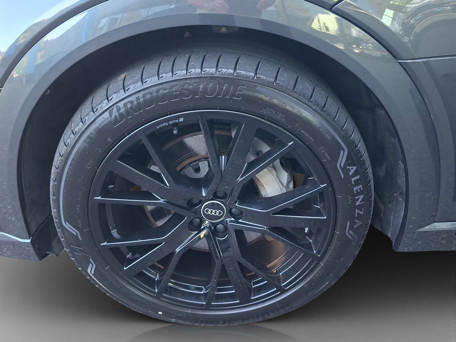 AUDI e-tron 55 S Line Black Edition quattro-image-13