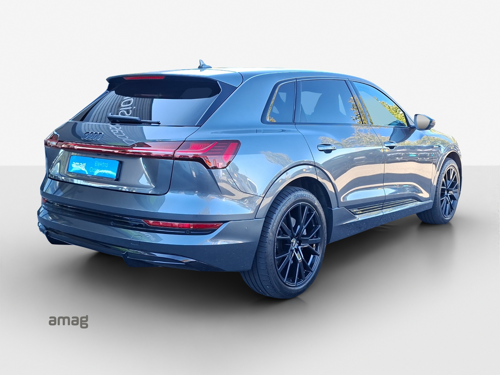 AUDI e-tron 55 S Line Black Edition quattro-image-4