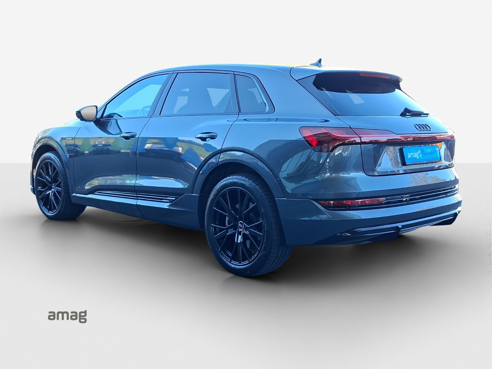 AUDI e-tron 55 S Line Black Edition quattro-image-2