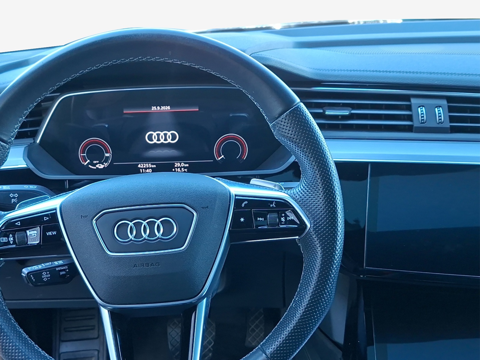 AUDI e-tron 55 S Line Black Edition quattro-image-9