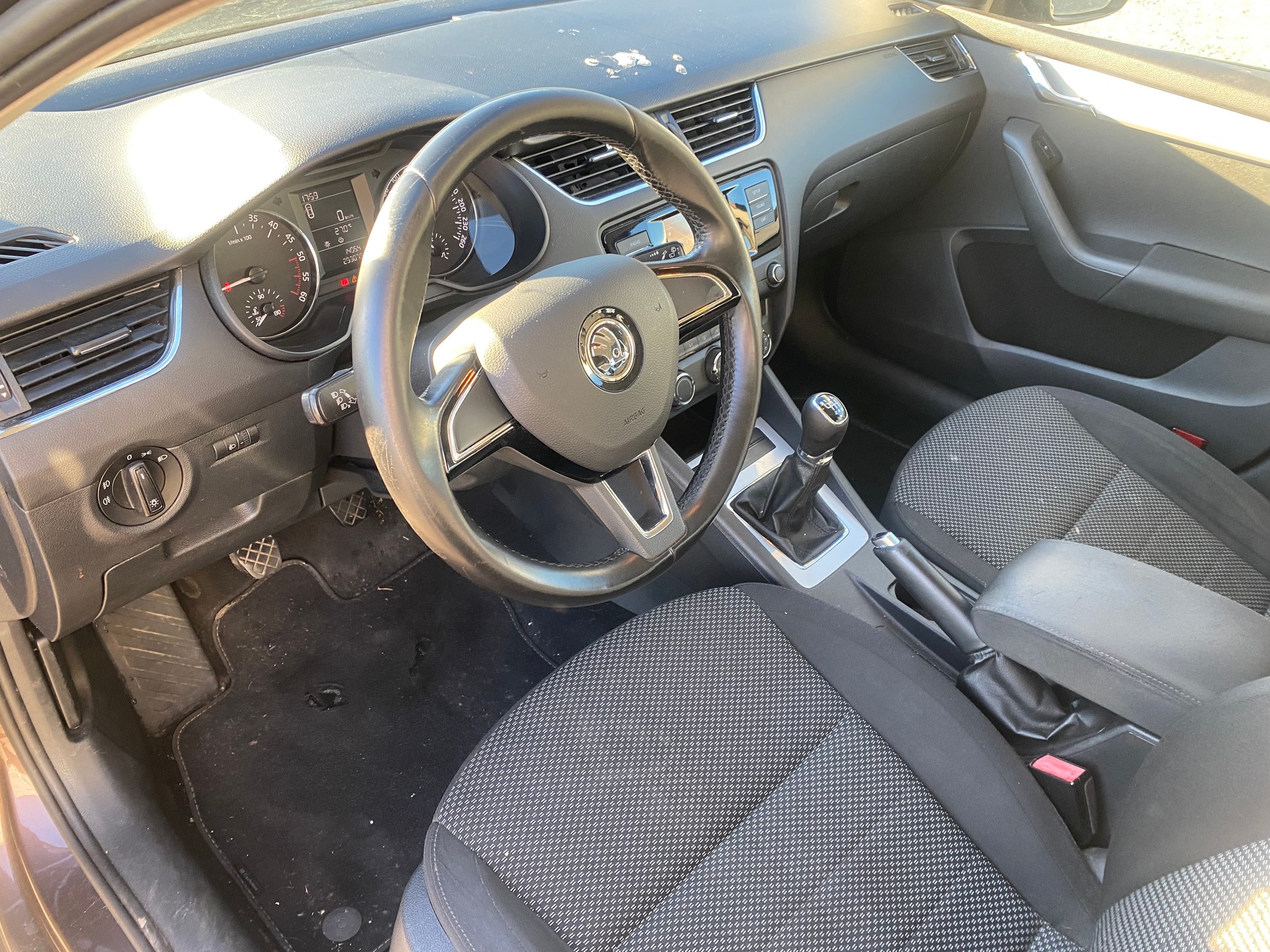 SKODA Octavia Combi 2.0 TDI Ambition-image-4