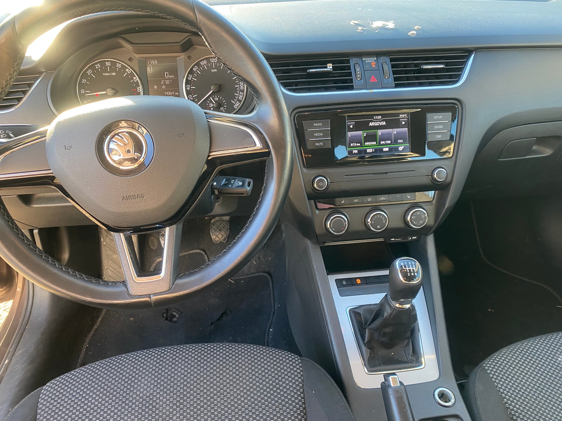 SKODA Octavia Combi 2.0 TDI Ambition-image-5