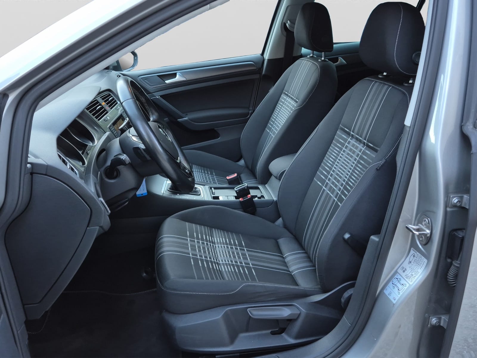 VW Golf 1.4 TSI Lounge DSG-image-11