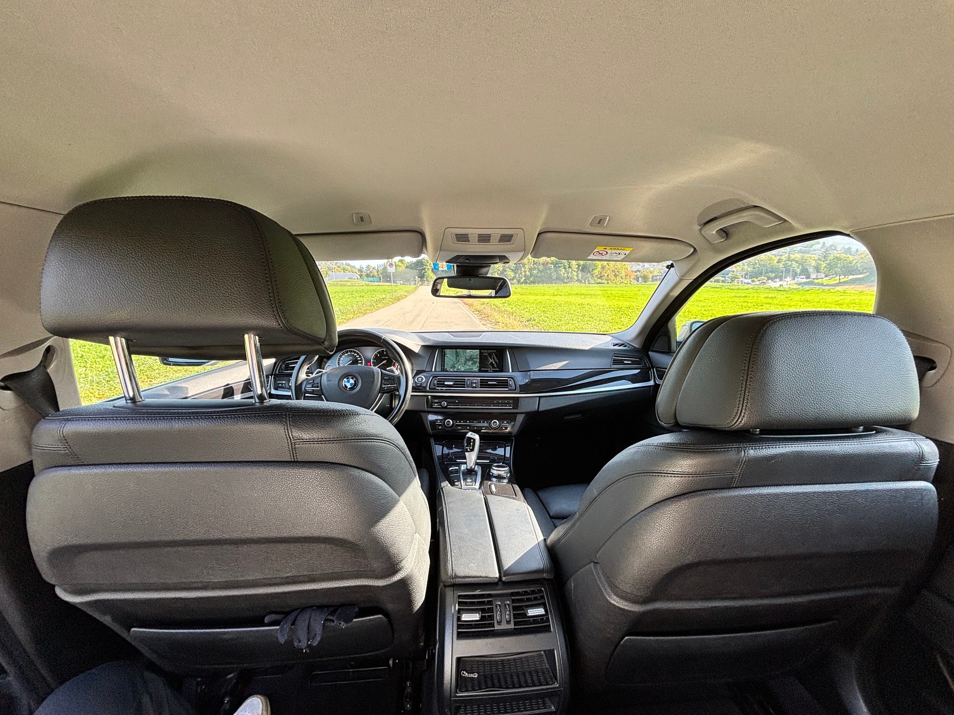 BMW 520d xDrive-image-10