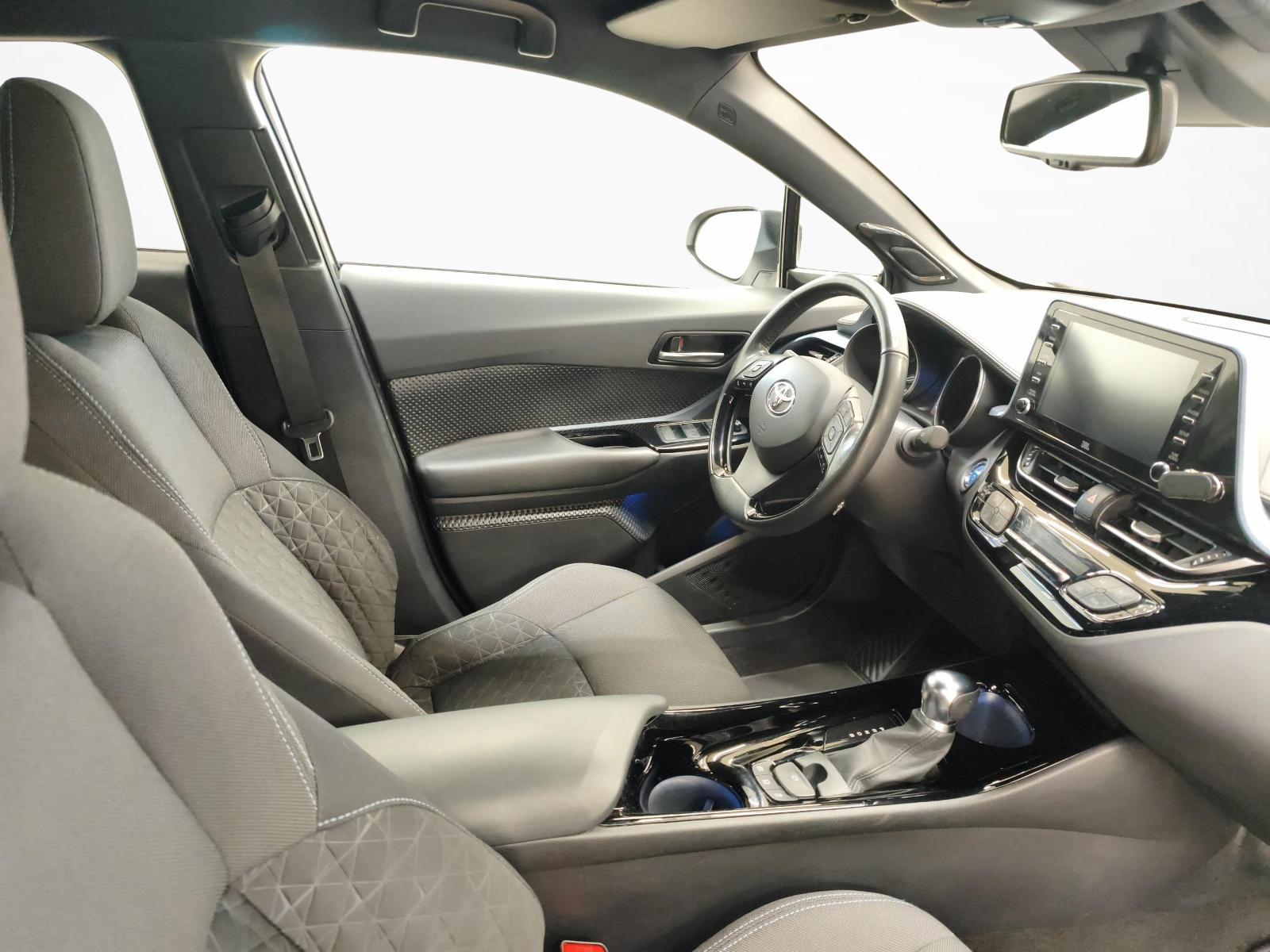 TOYOTA C-HR 1.8 VVTi HSD Trend-image-9