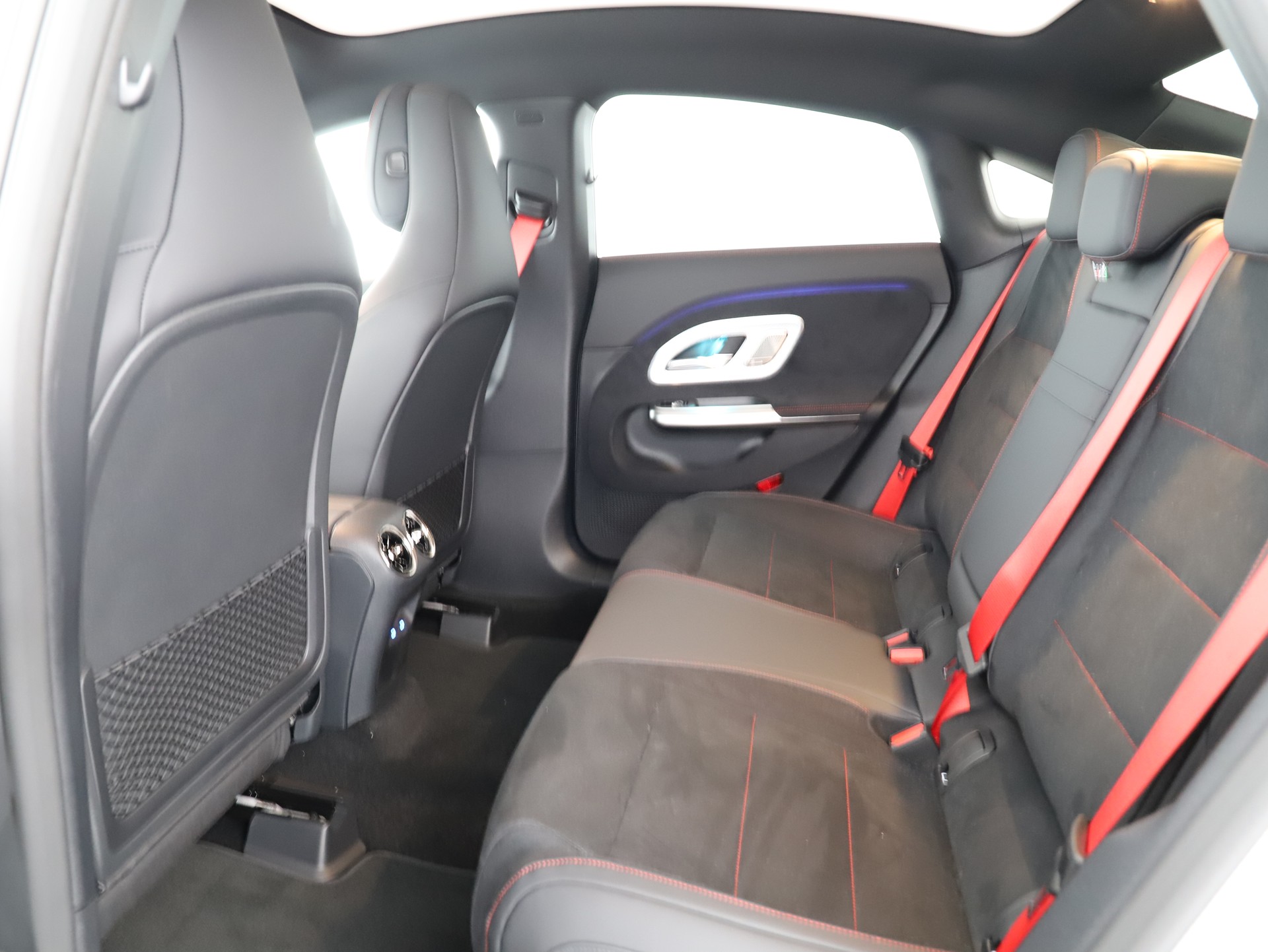 MERCEDES-BENZ CLA 220 8G-DCT 4Matic-image-10
