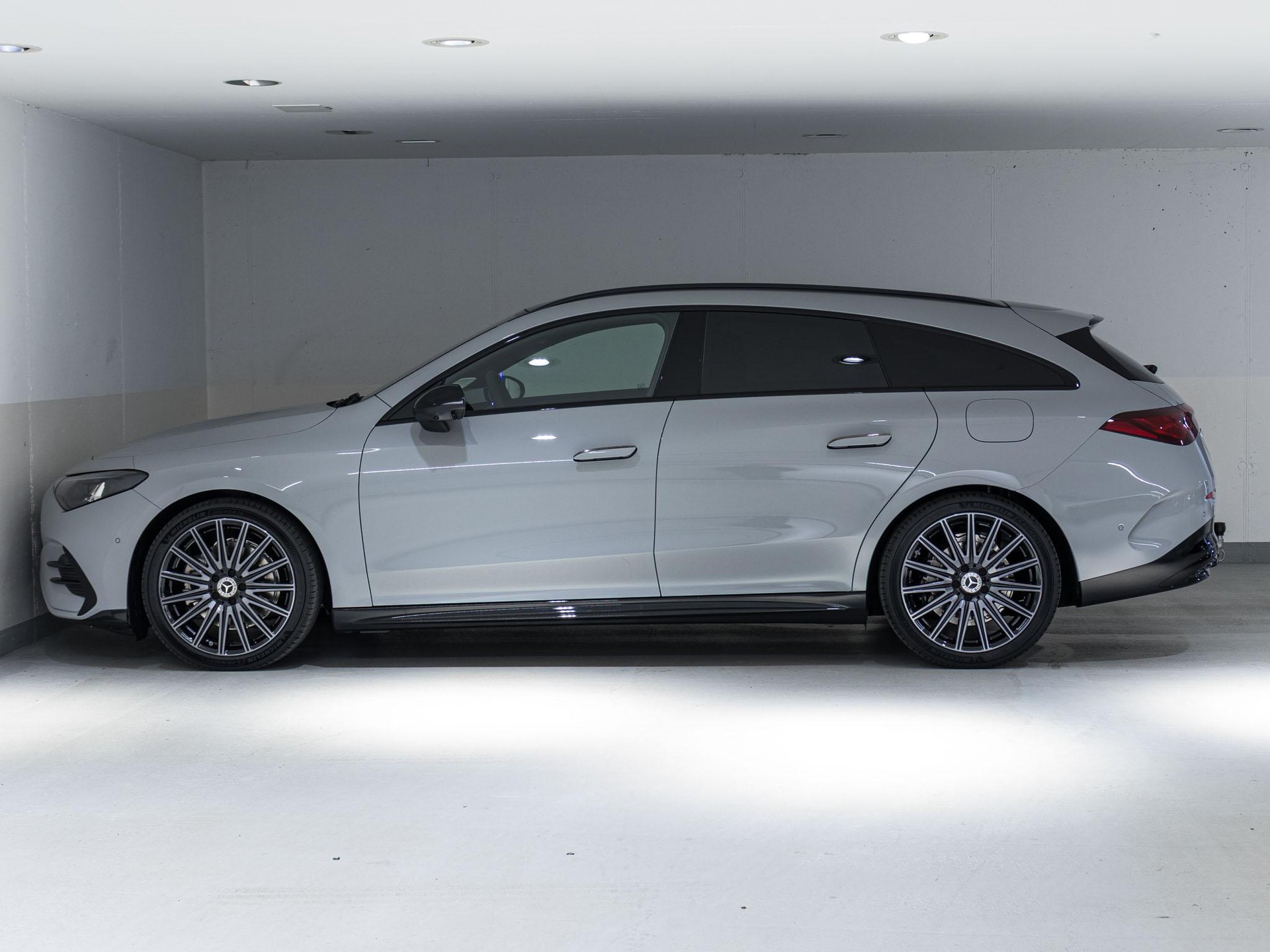 MERCEDES-BENZ CLA 220 4MATIC SB-image-4