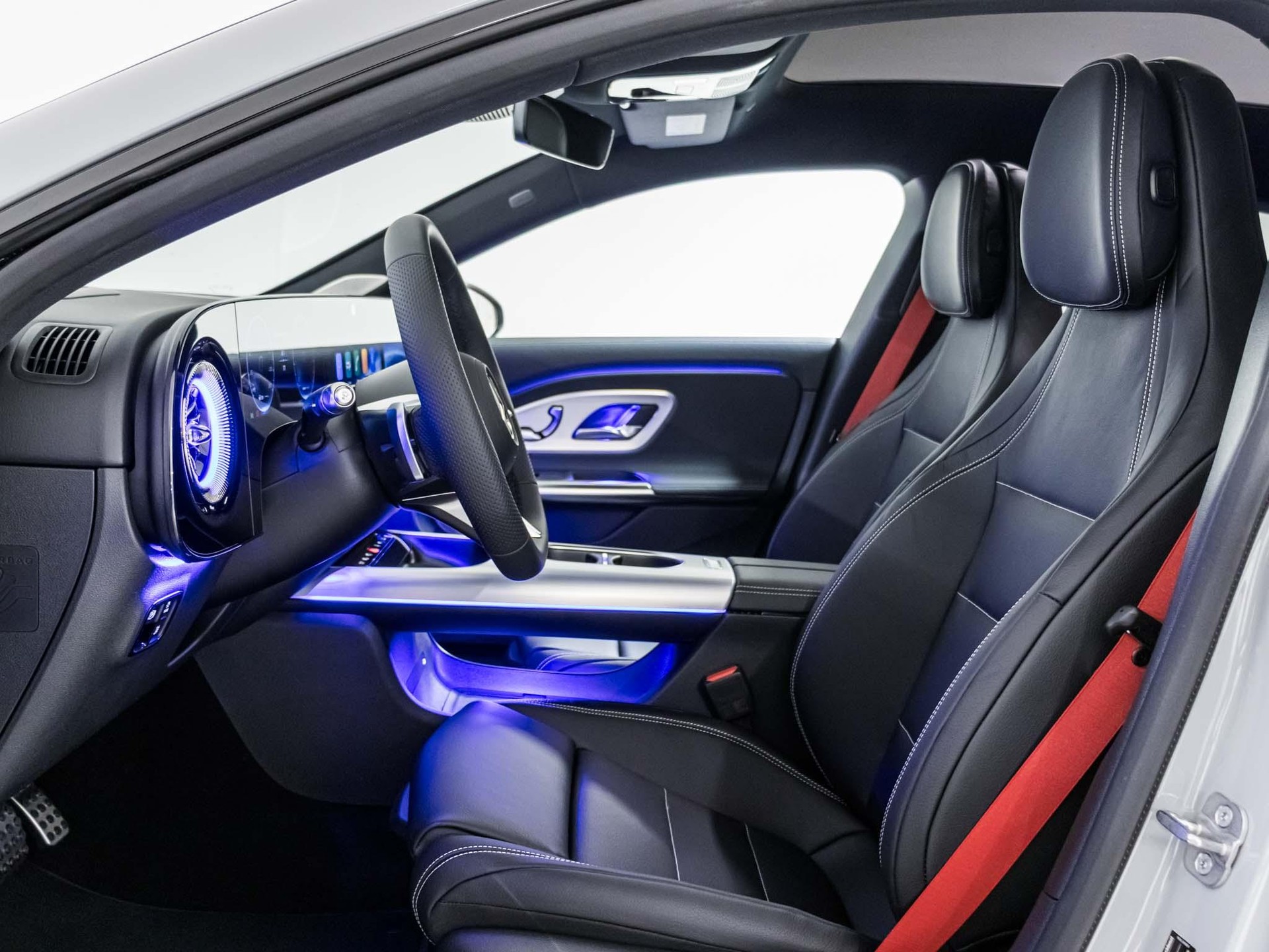 MERCEDES-BENZ CLA 220 4MATIC SB-image-6
