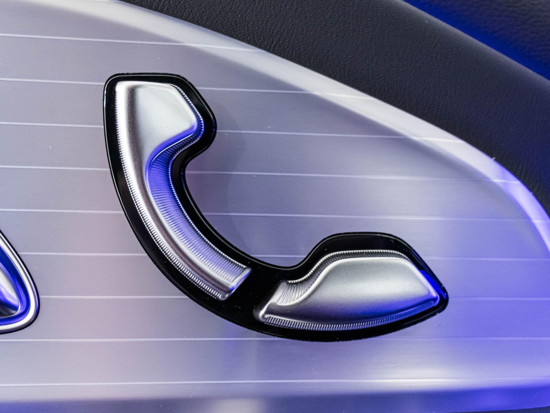 MERCEDES-BENZ CLA 220 4MATIC SB-image-12