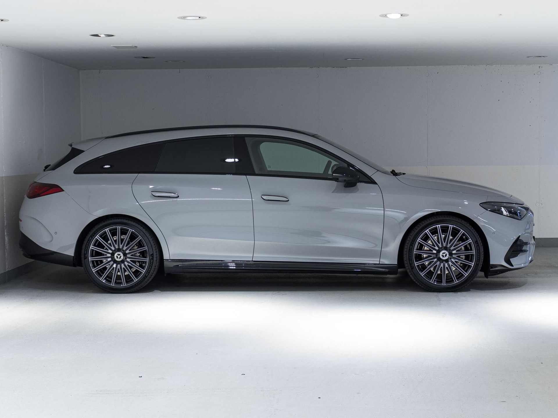 MERCEDES-BENZ CLA 220 4MATIC SB-image-1