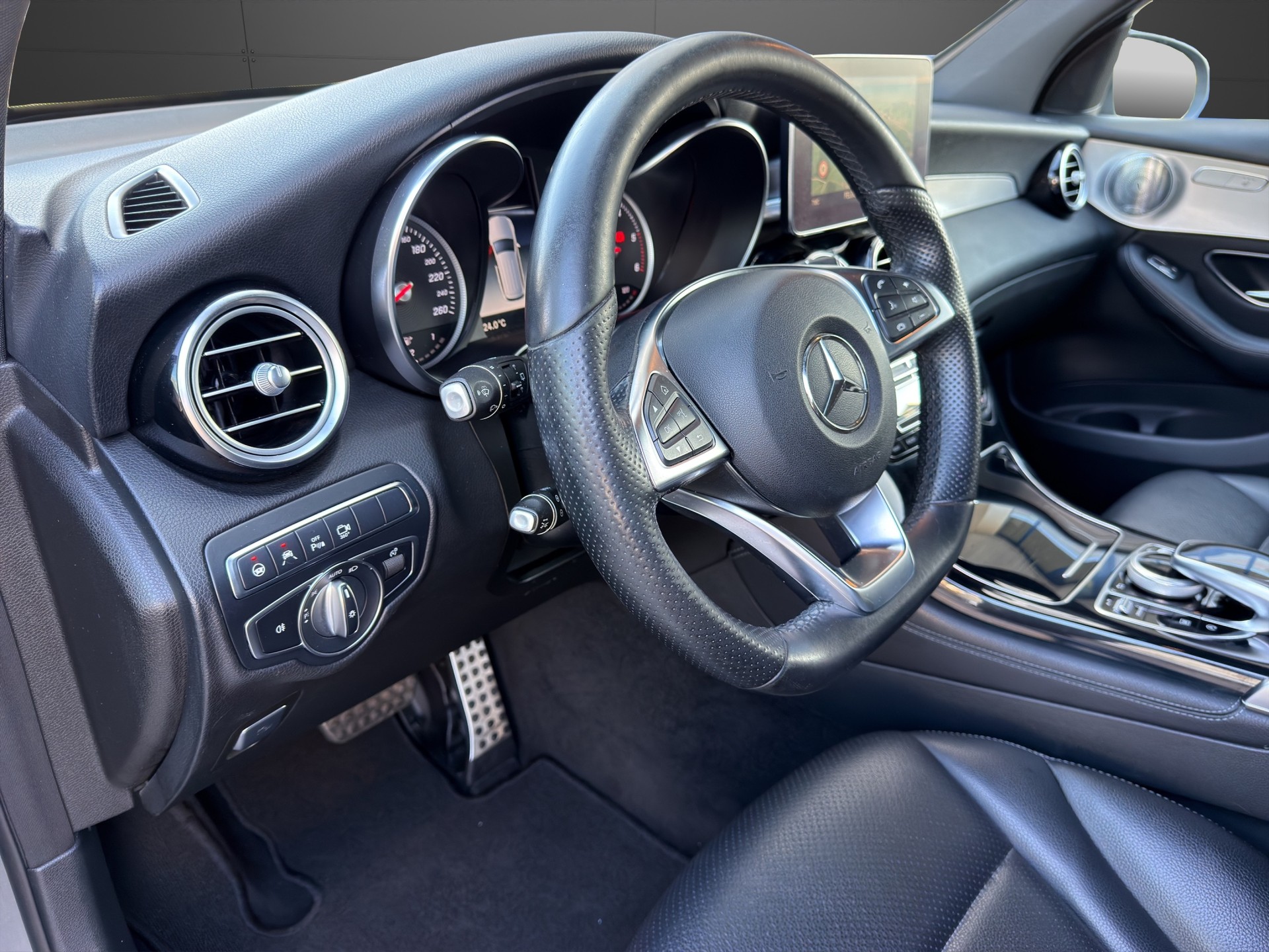 MERCEDES-BENZ GLC 250 d AMG Line 4Matic 9G-Tronic AHK-image-13