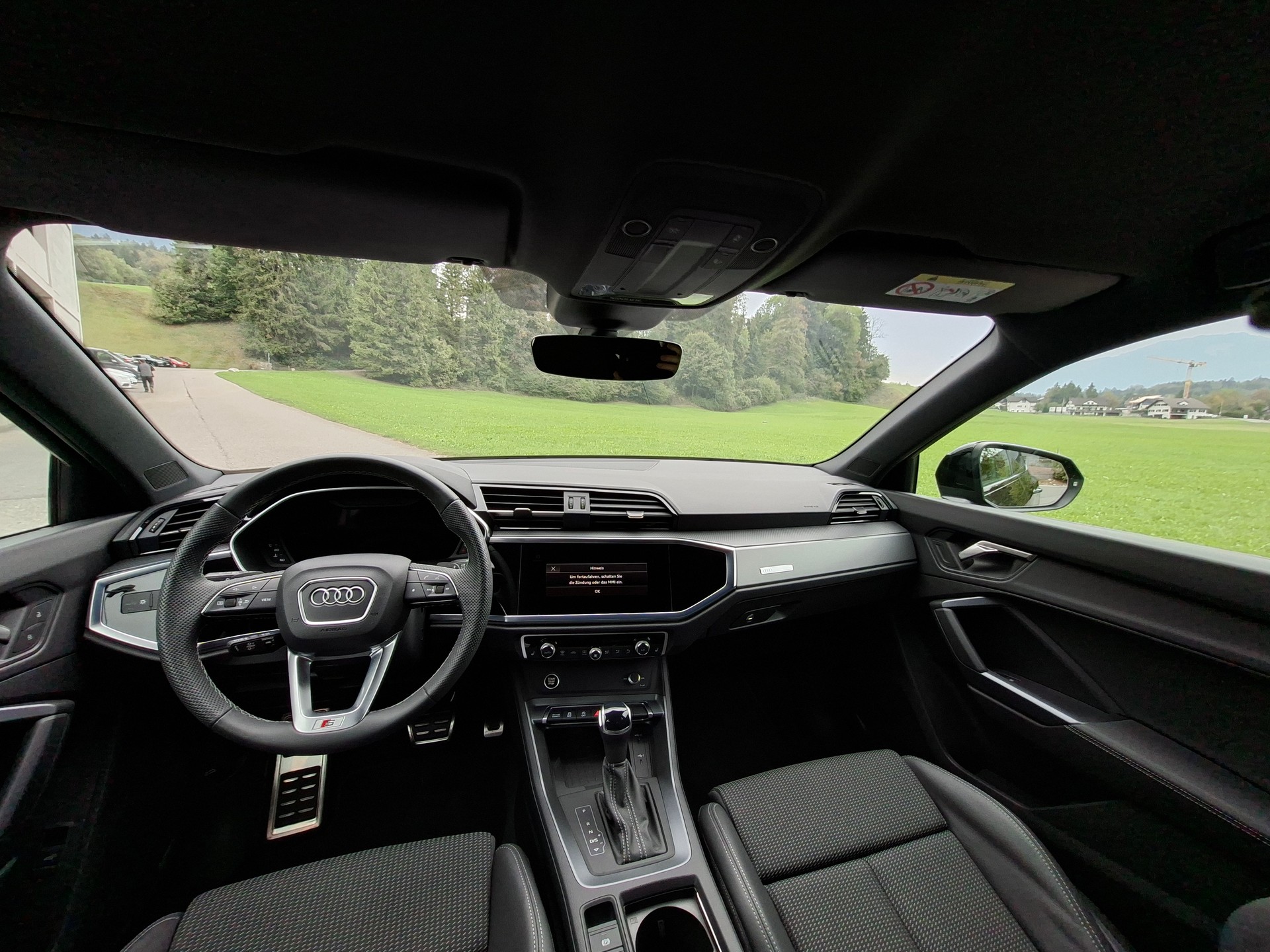 AUDI Q3 Sportback 35 TFSI Attraction S-tronic *Anhängerkupplung+8-fach bereift*-image-8
