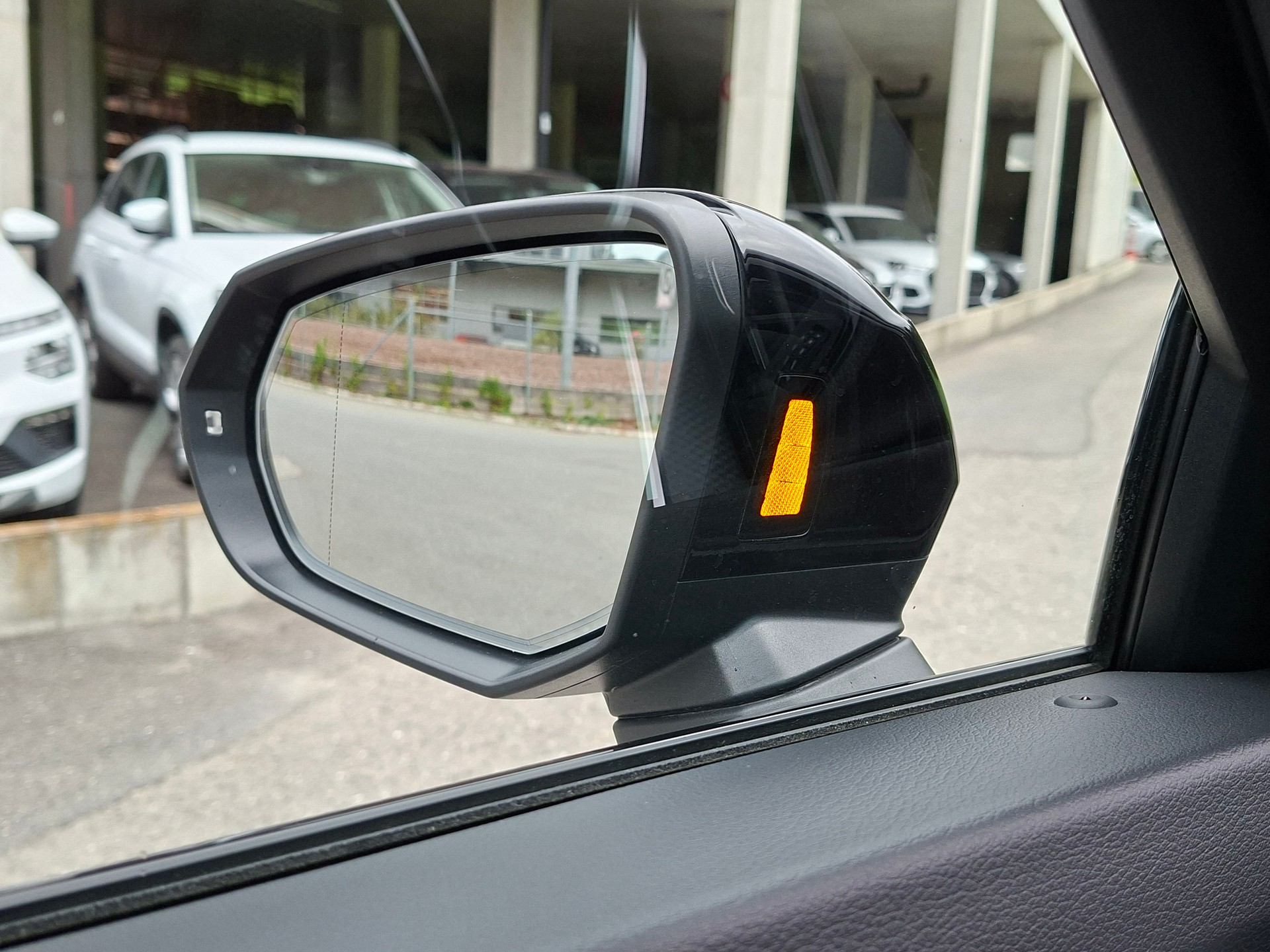 AUDI Q3 Sportback 35 TFSI Attraction S-tronic *Anhängerkupplung+8-fach bereift*-image-13