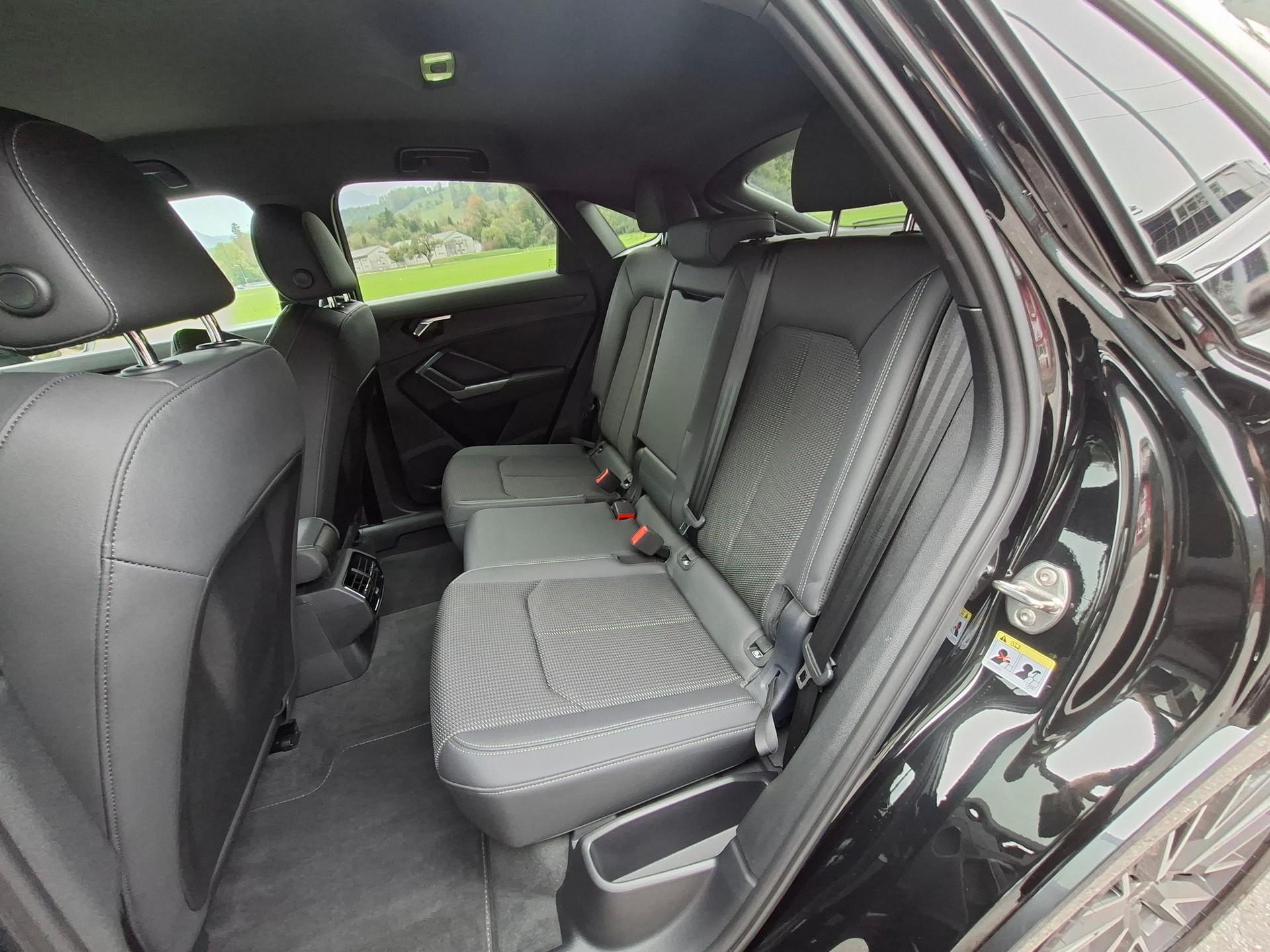 AUDI Q3 Sportback 35 TFSI Attraction S-tronic *Anhängerkupplung+8-fach bereift*-image-14
