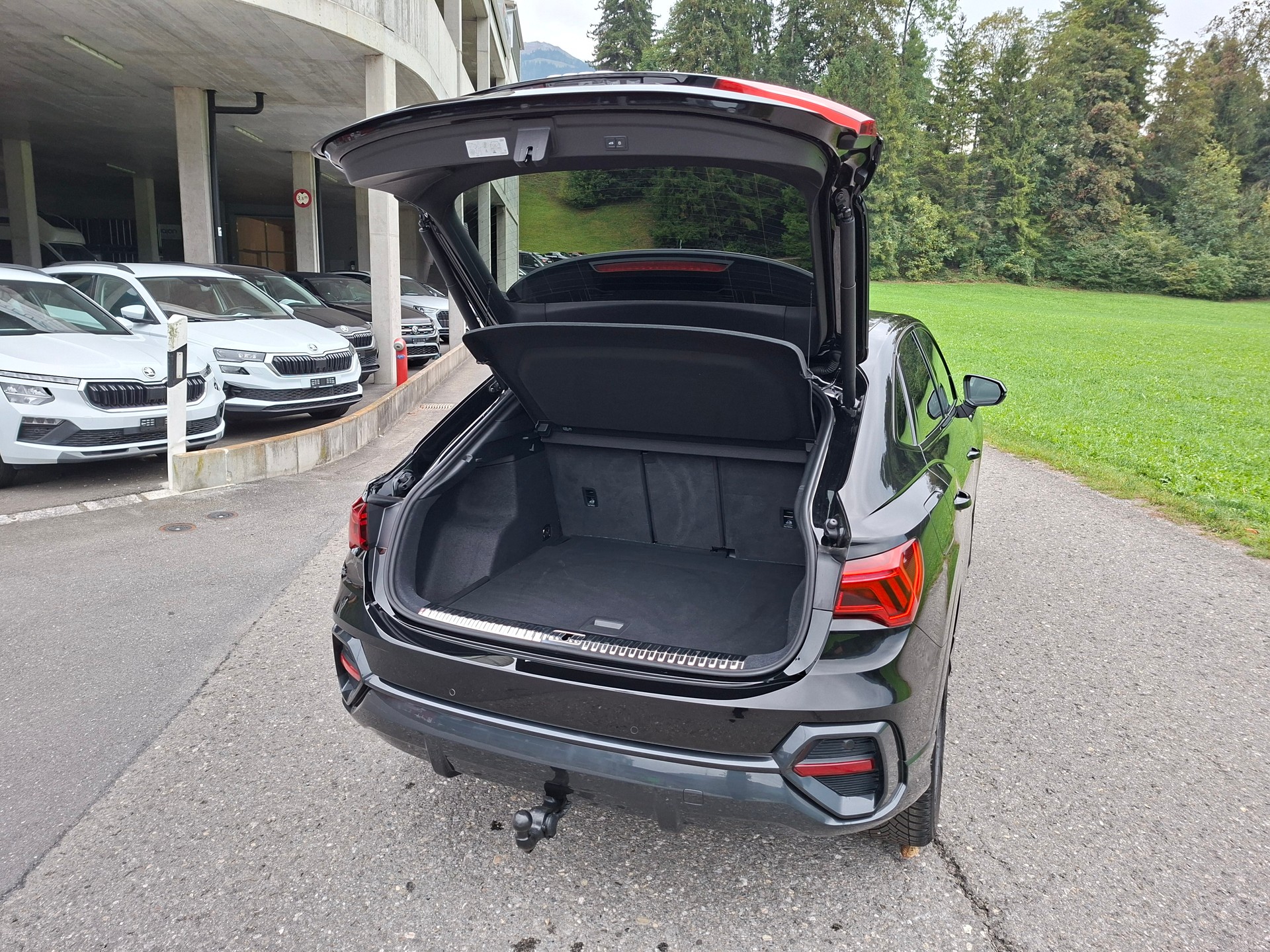 AUDI Q3 Sportback 35 TFSI Attraction S-tronic *Anhängerkupplung+8-fach bereift*-image-6