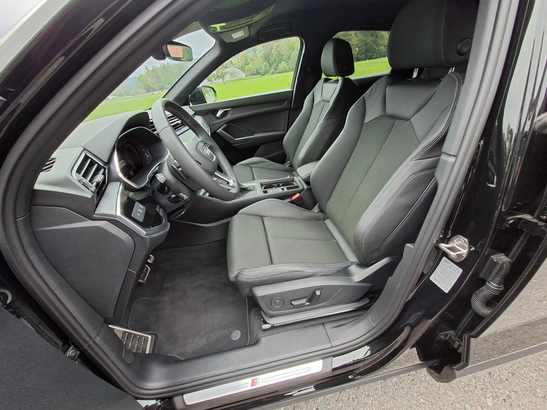 AUDI Q3 Sportback 35 TFSI Attraction S-tronic *Anhängerkupplung+8-fach bereift*-image-7