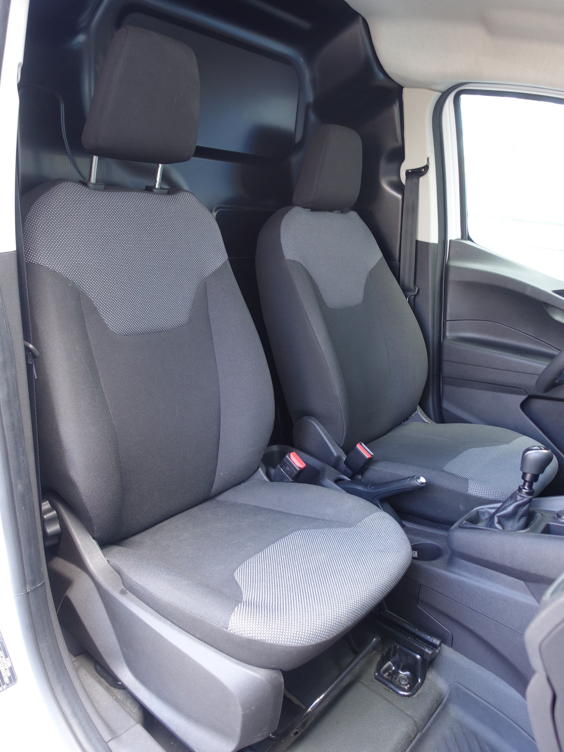 FORD Transit Courier Van 1.0 EcoBoost Trend-image-12