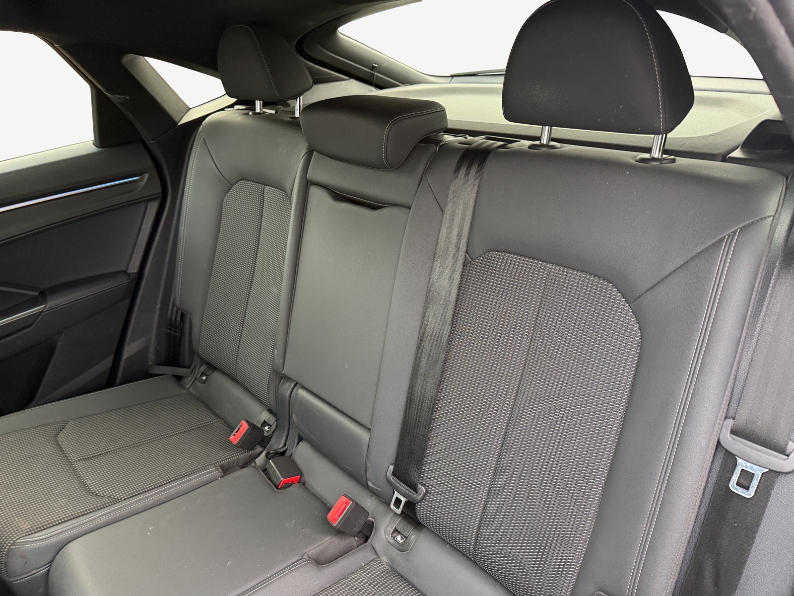 AUDI Q3 Sportback 35 TDI S line Attraction quattro S-tronic-image-11