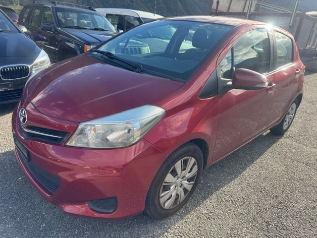 TOYOTA Yaris 1.33 Luna-image-1