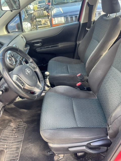 TOYOTA Yaris 1.33 Luna-image-12