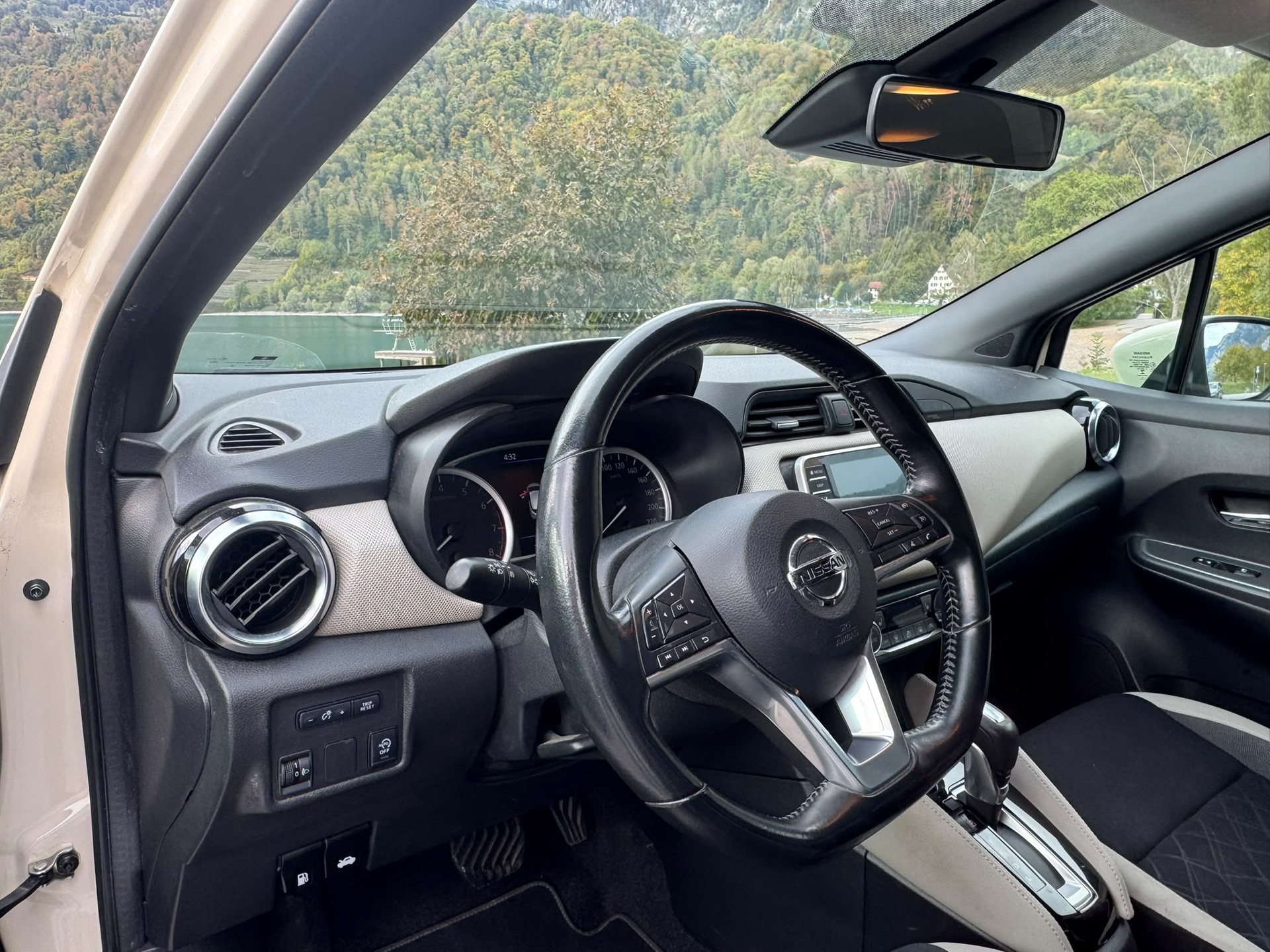 NISSAN Micra IG-T 100 n-connecta Xtronic-image-14
