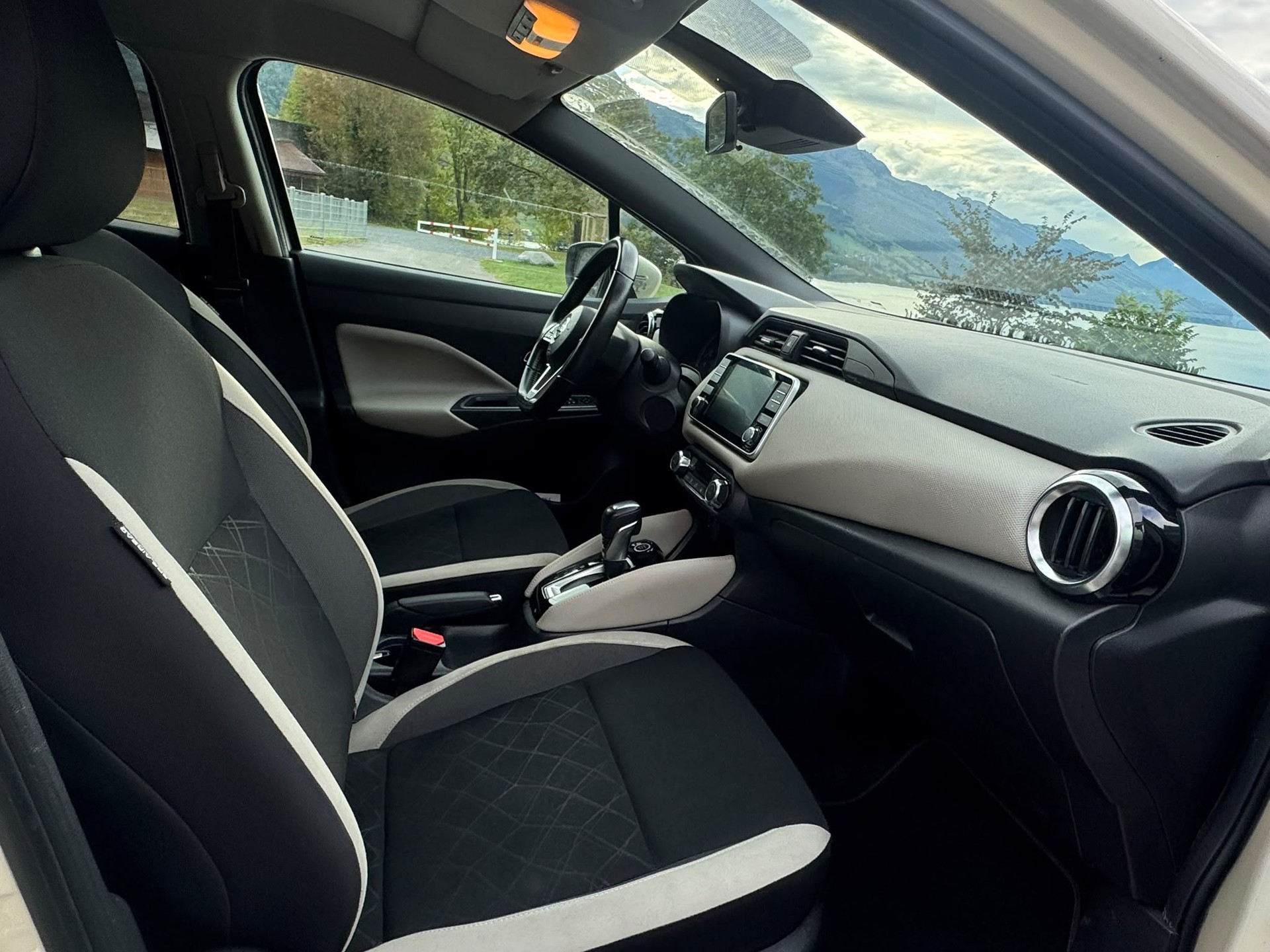 NISSAN Micra IG-T 100 n-connecta Xtronic-image-13