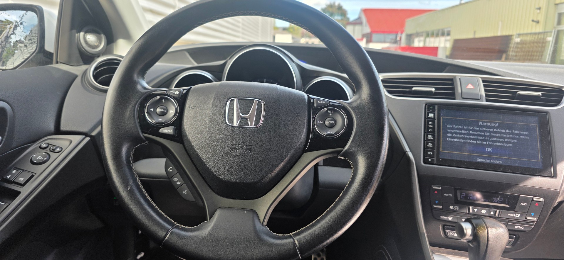 HONDA Civic 1.8 i-VTEC Executive Automat-image-8
