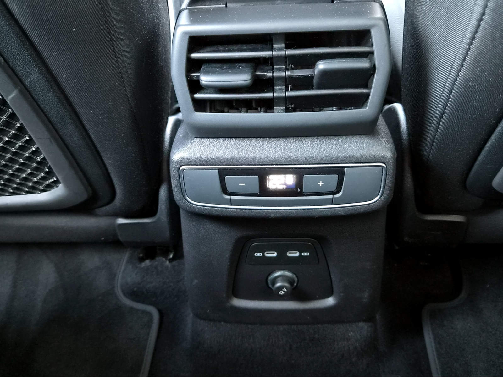 AUDI Q4 Sportback e-tron 45 quattro Florettsilber Metallic-image-16