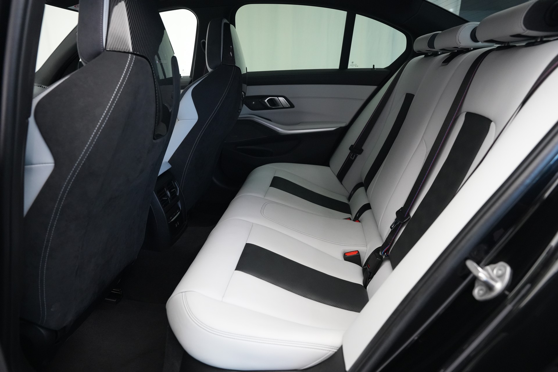 BMW M3 Competition M xDrive *Keramik* *Carbon* *CH-Fahrzeug*-image-17