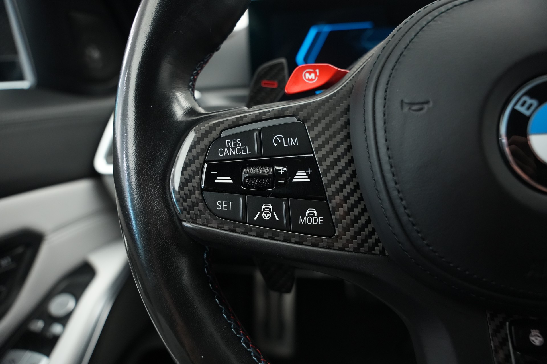 BMW M3 Competition M xDrive *Keramik* *Carbon* *CH-Fahrzeug*-image-28