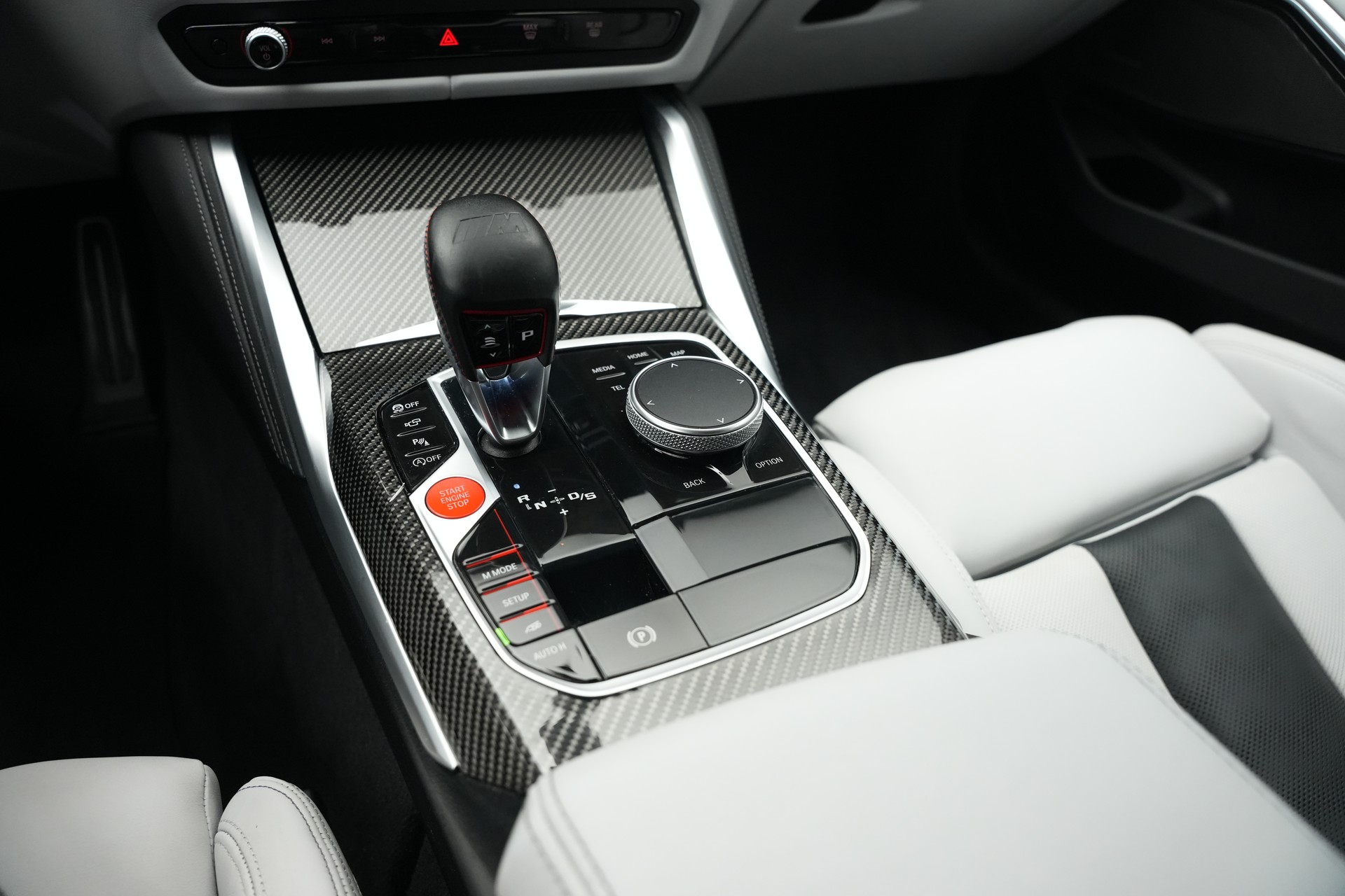 BMW M3 Competition M xDrive *Keramik* *Carbon* *CH-Fahrzeug*-image-32