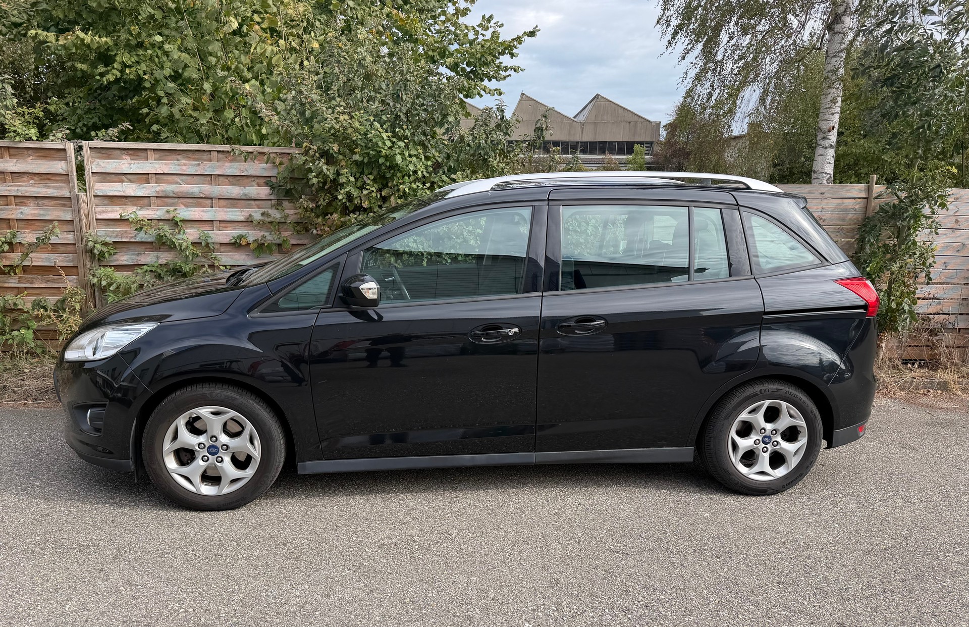 FORD Grand C-Max 1.0 SCTi Titanium-image-2