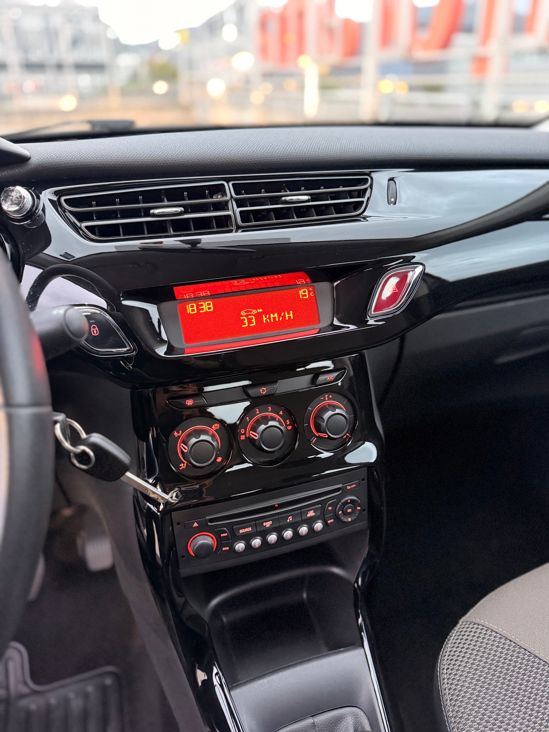 CITROEN C3 1.2i Exclusive-image-12