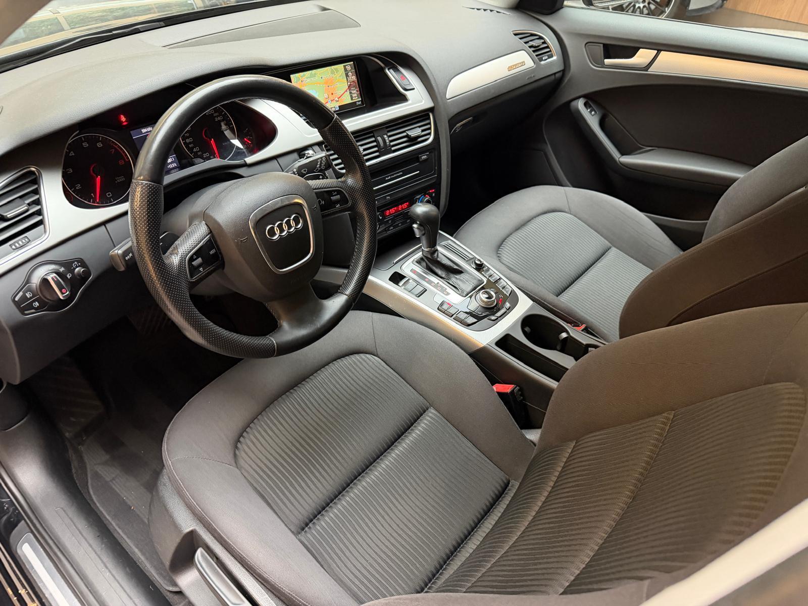 AUDI A4 Avant 2.0 TFSI 211 quat. S-Tronic-image-12