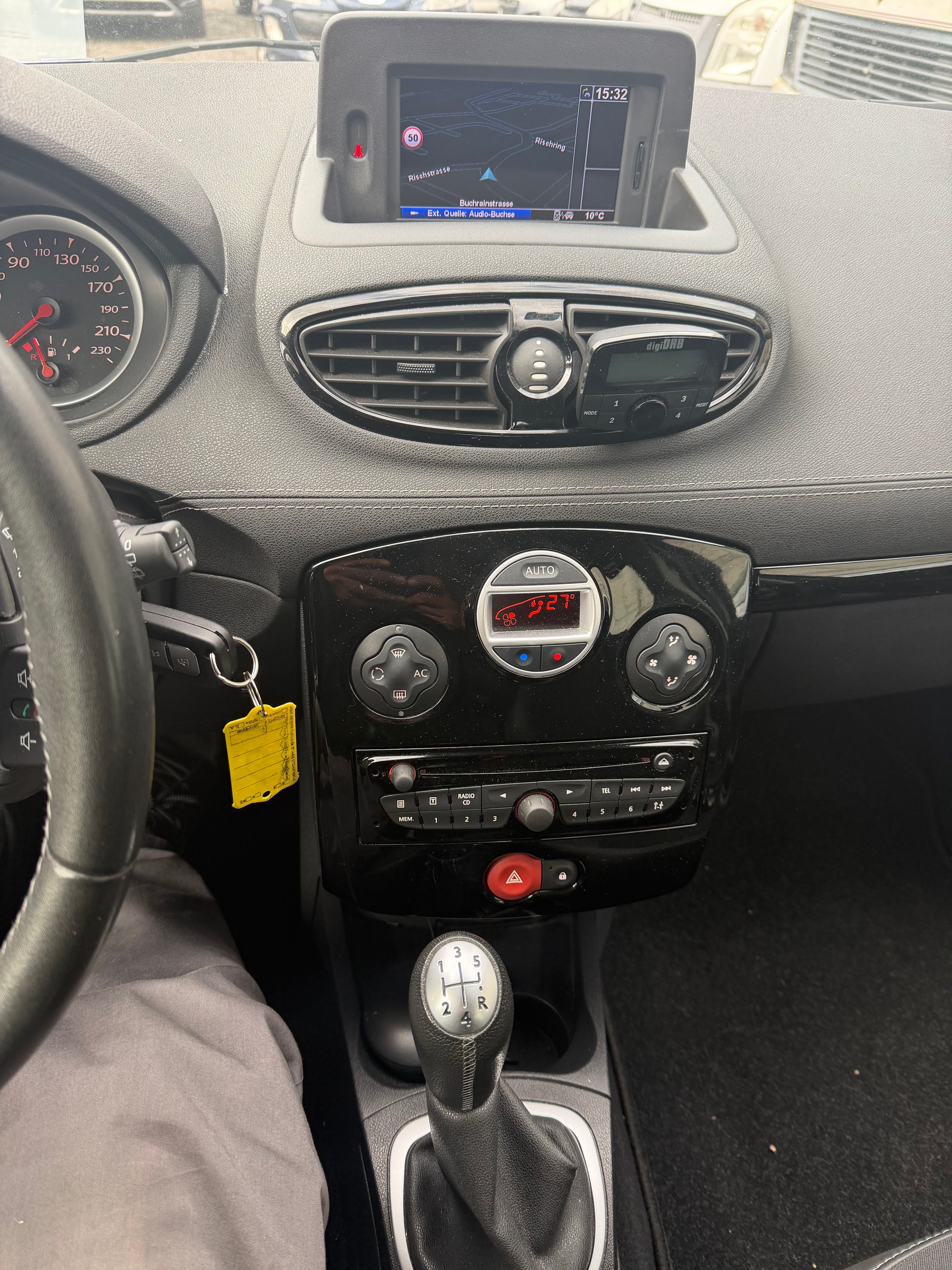 RENAULT Clio Grandtour 1.2 16V Turbo Yahoo-image-13