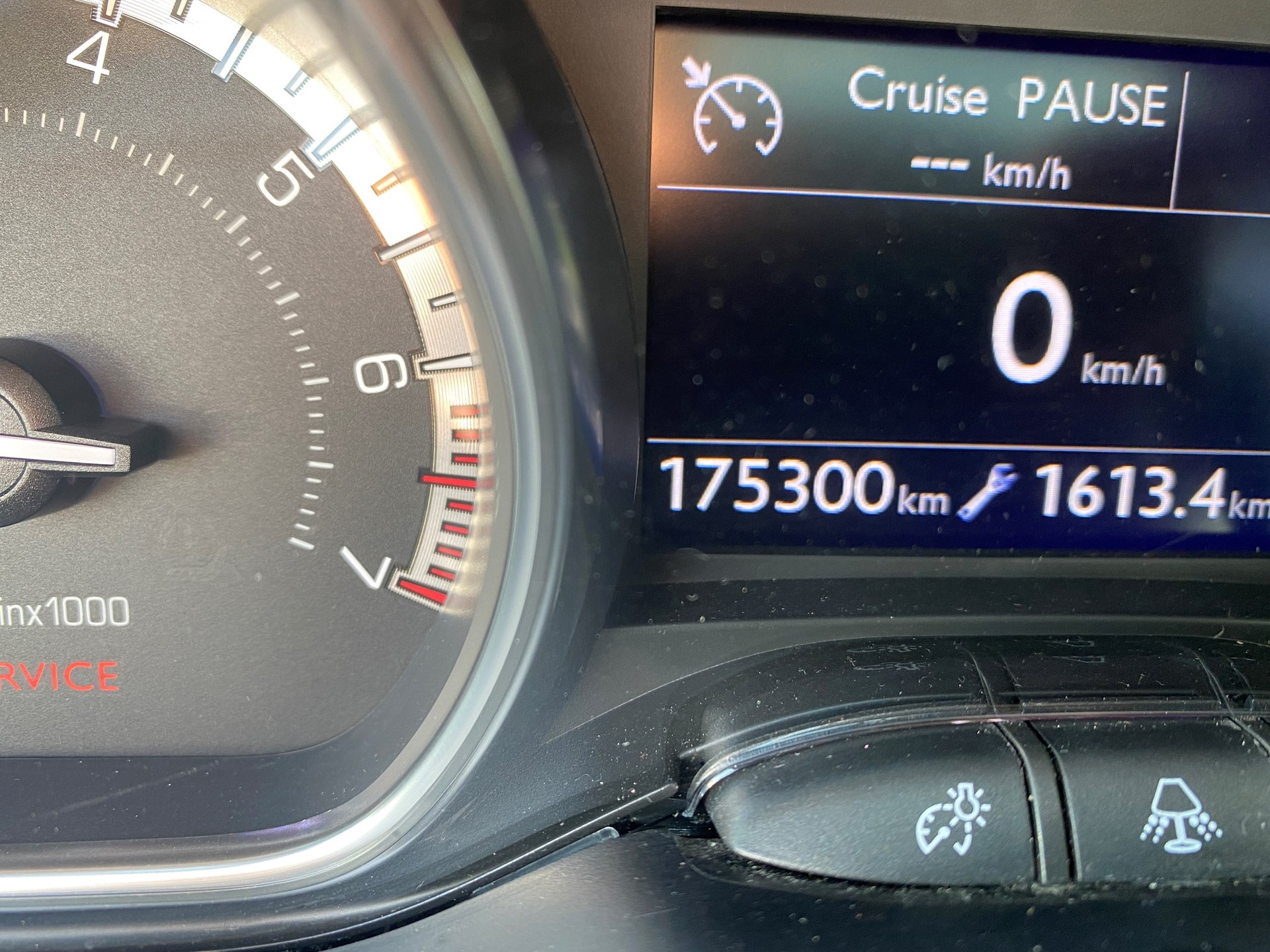 PEUGEOT 208 1.6 Turbo XY-image-9