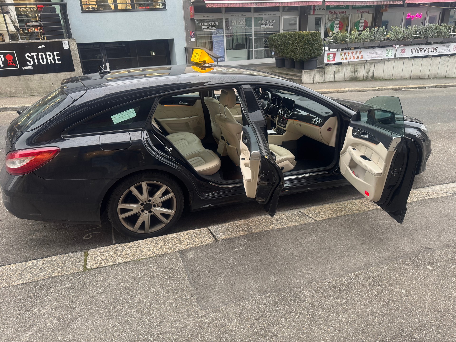 MERCEDES-BENZ CLS Shooting Brake 350 BlueTEC 4Matic 7G-Tronic-image-4