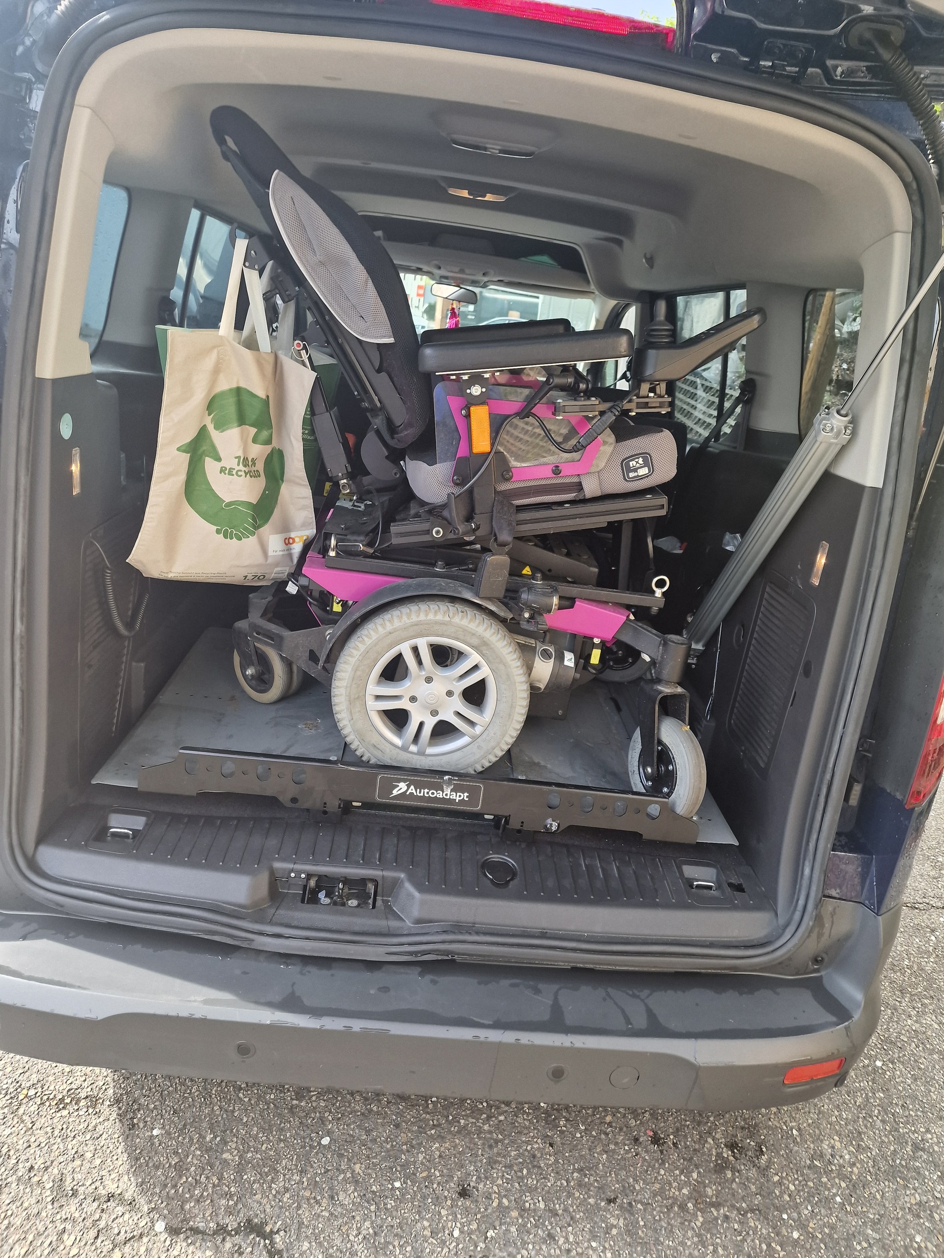 FORD Grand Tourneo Connect 1.5 EcoBlue Trend Automat-image-2