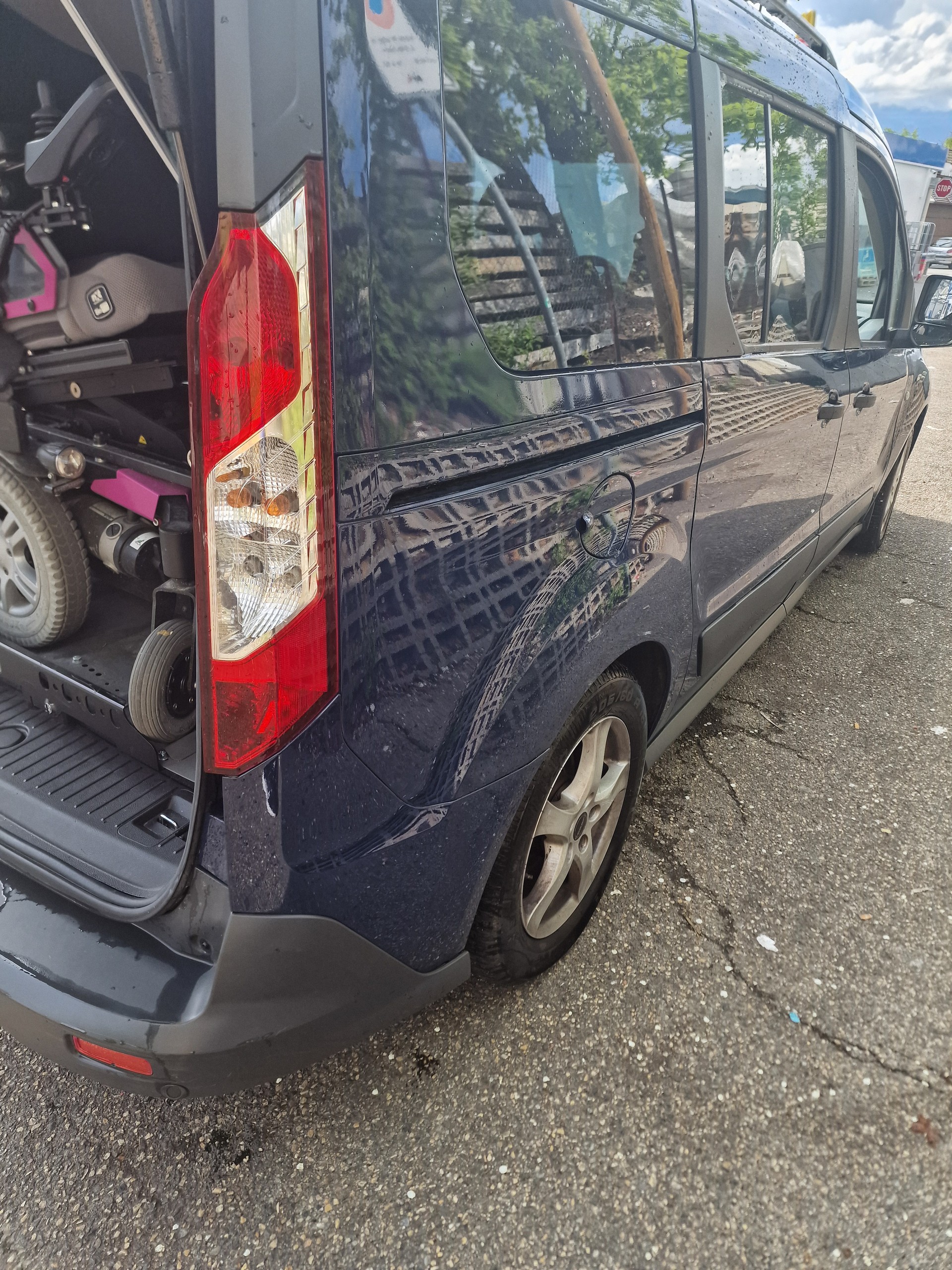 FORD Grand Tourneo Connect 1.5 EcoBlue Trend Automat-image-3